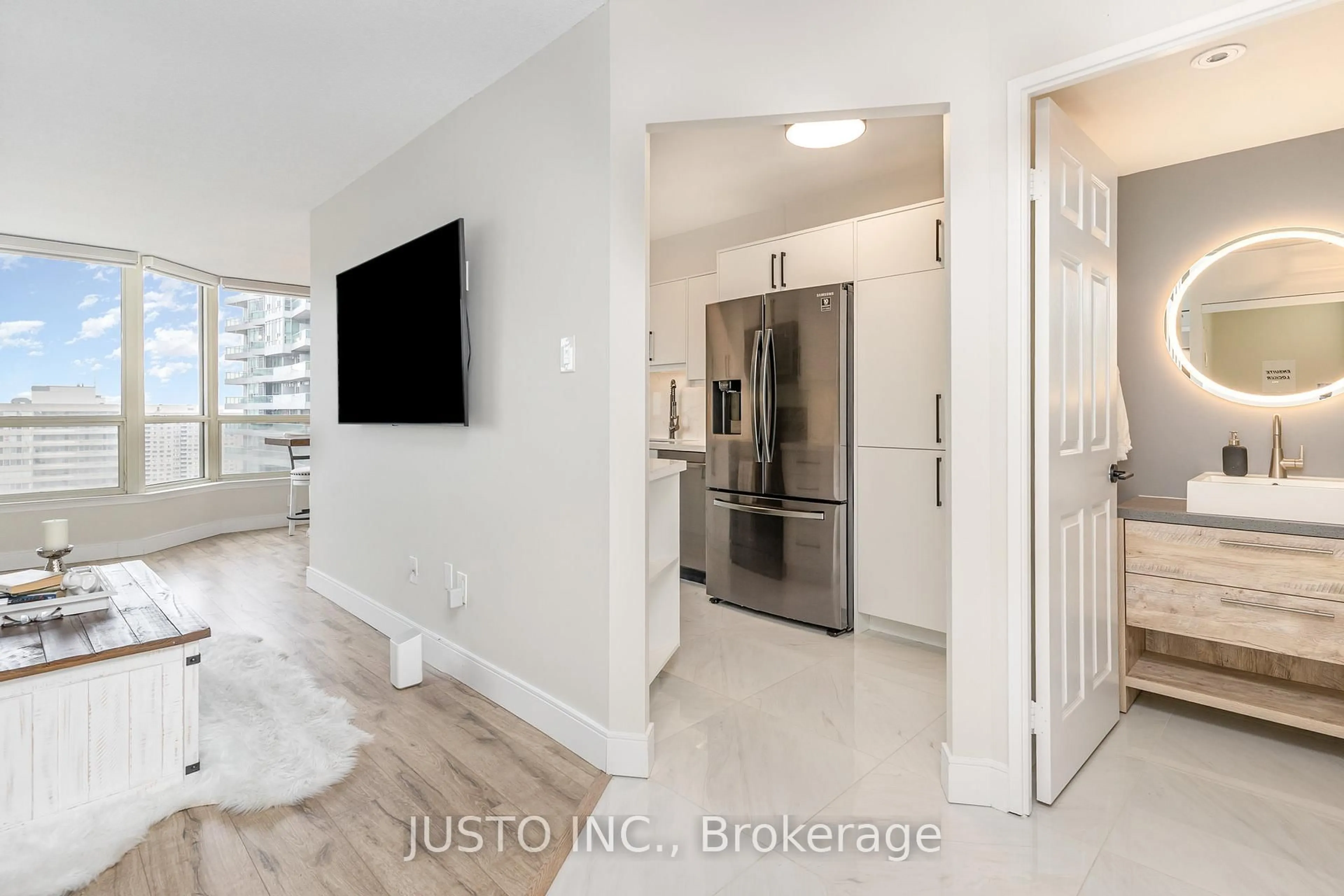 A pic of a room for 55 Elm Dr #2008, Mississauga Ontario L5B 3Z3