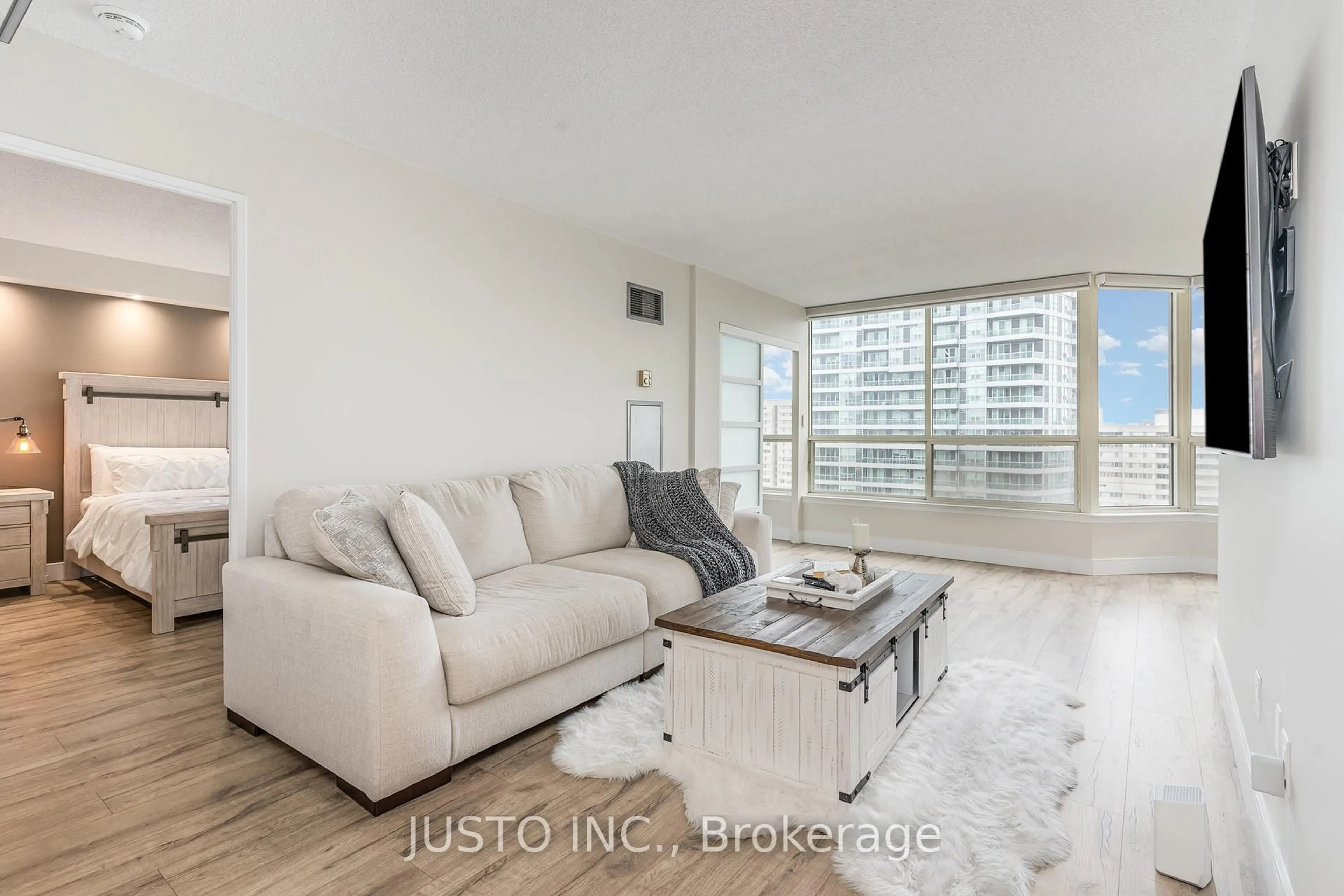 Living room with furniture, unknown for 55 Elm Dr #2008, Mississauga Ontario L5B 3Z3