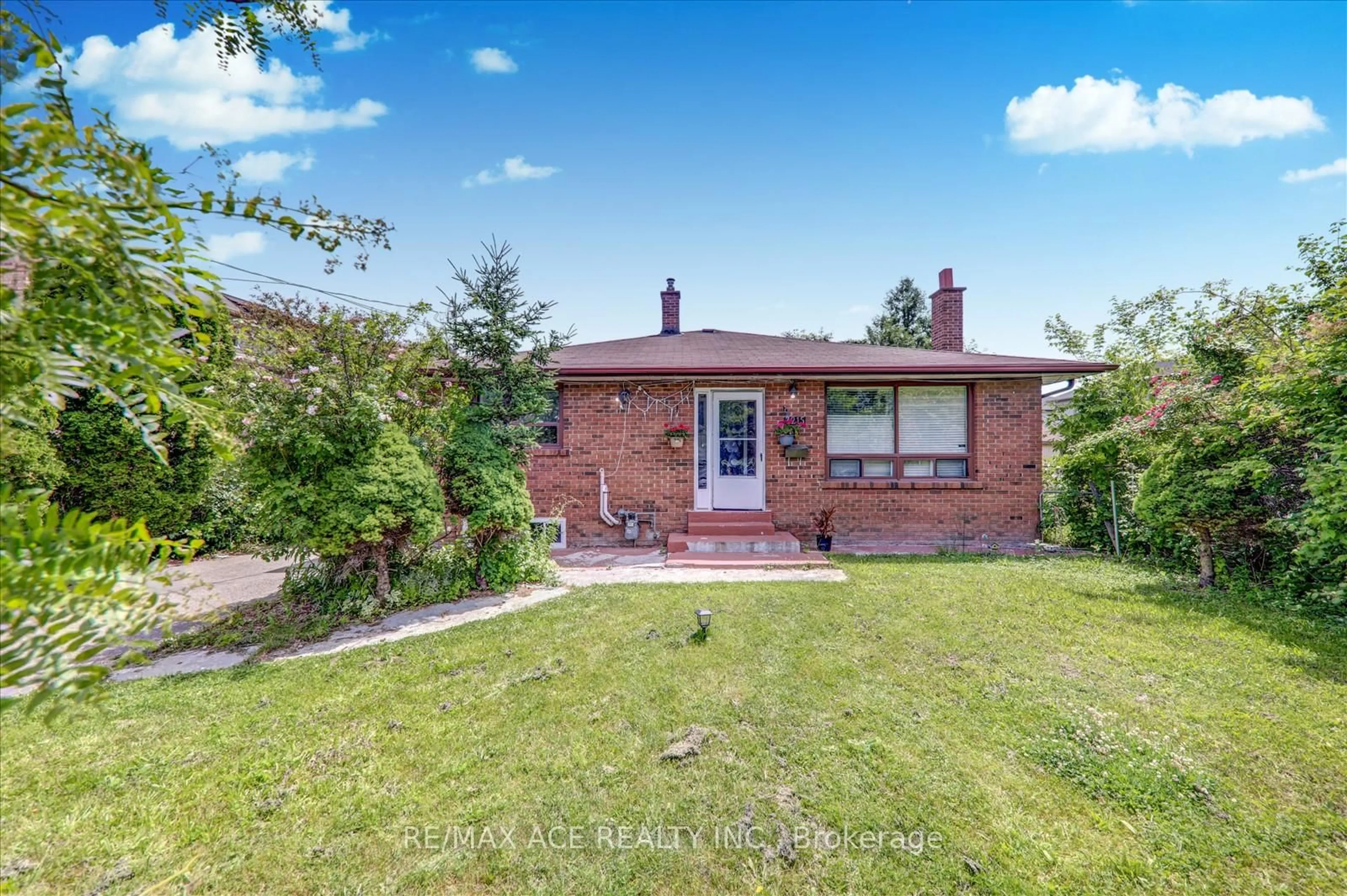 Home with brick exterior material, street for 3215 Parkerhill Rd, Mississauga Ontario L5B 1V7