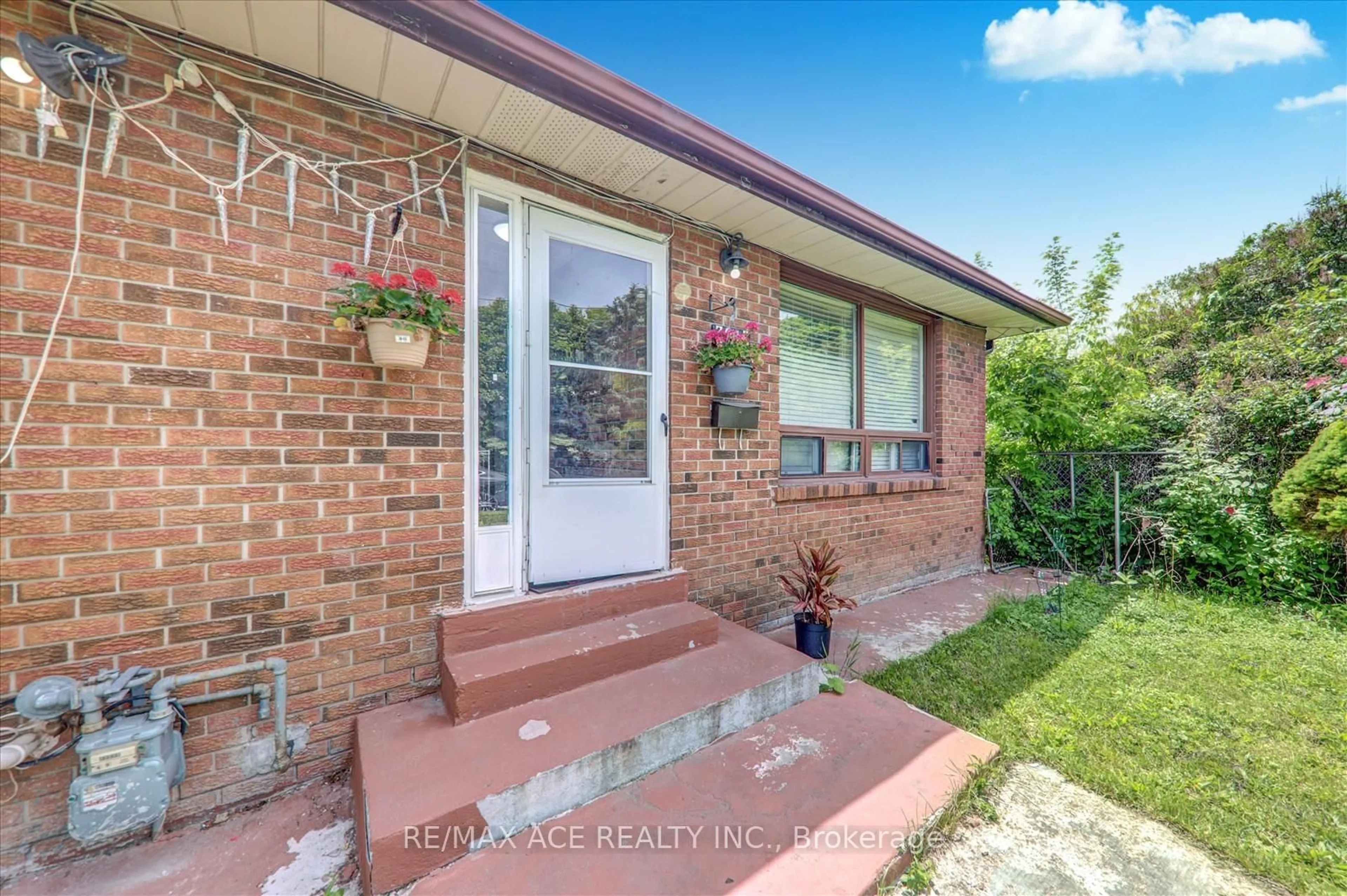 Home with brick exterior material, street for 3215 Parkerhill Rd, Mississauga Ontario L5B 1V7