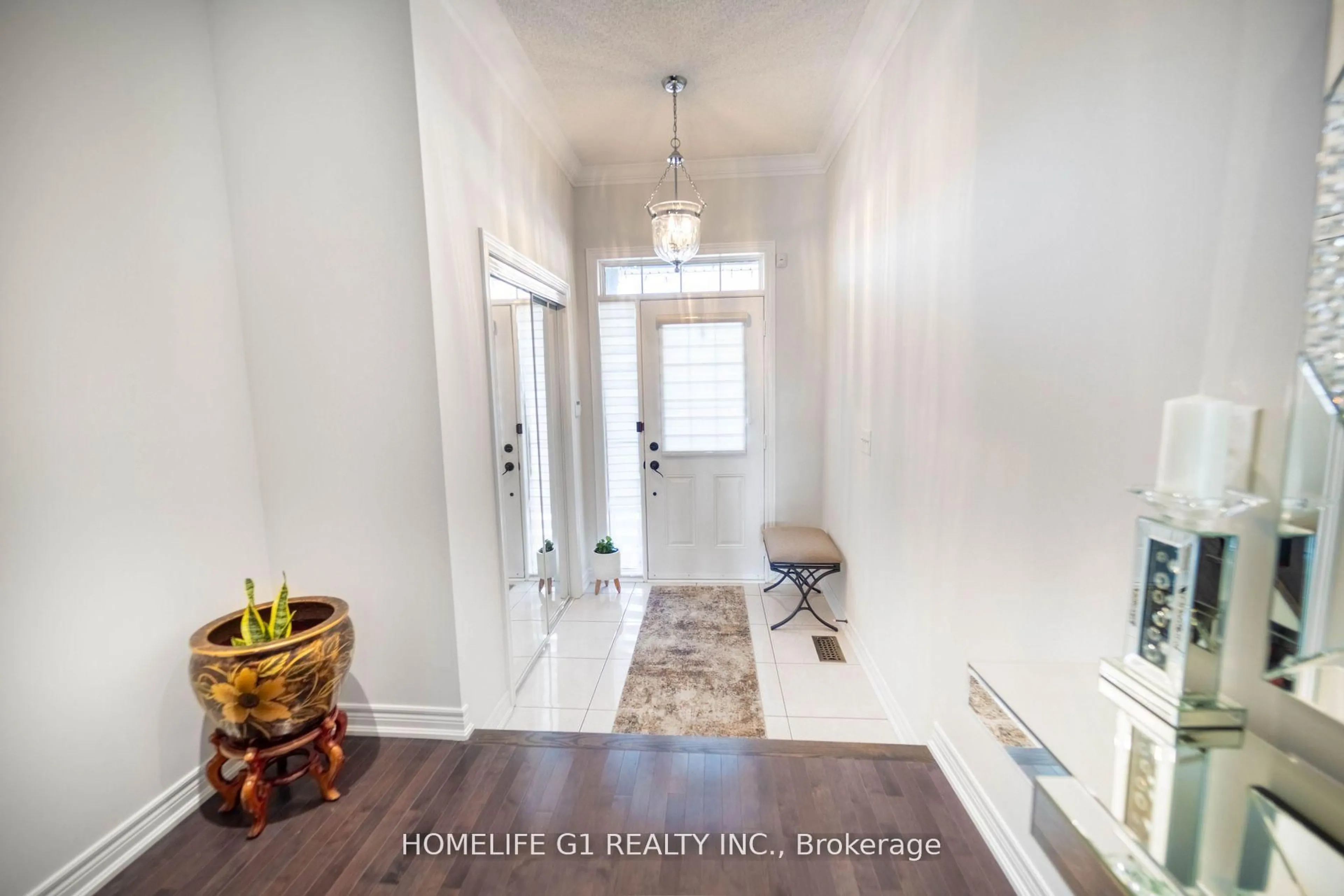 Indoor entryway for 68 Lesabre Cres, Brampton Ontario L6P 0W4