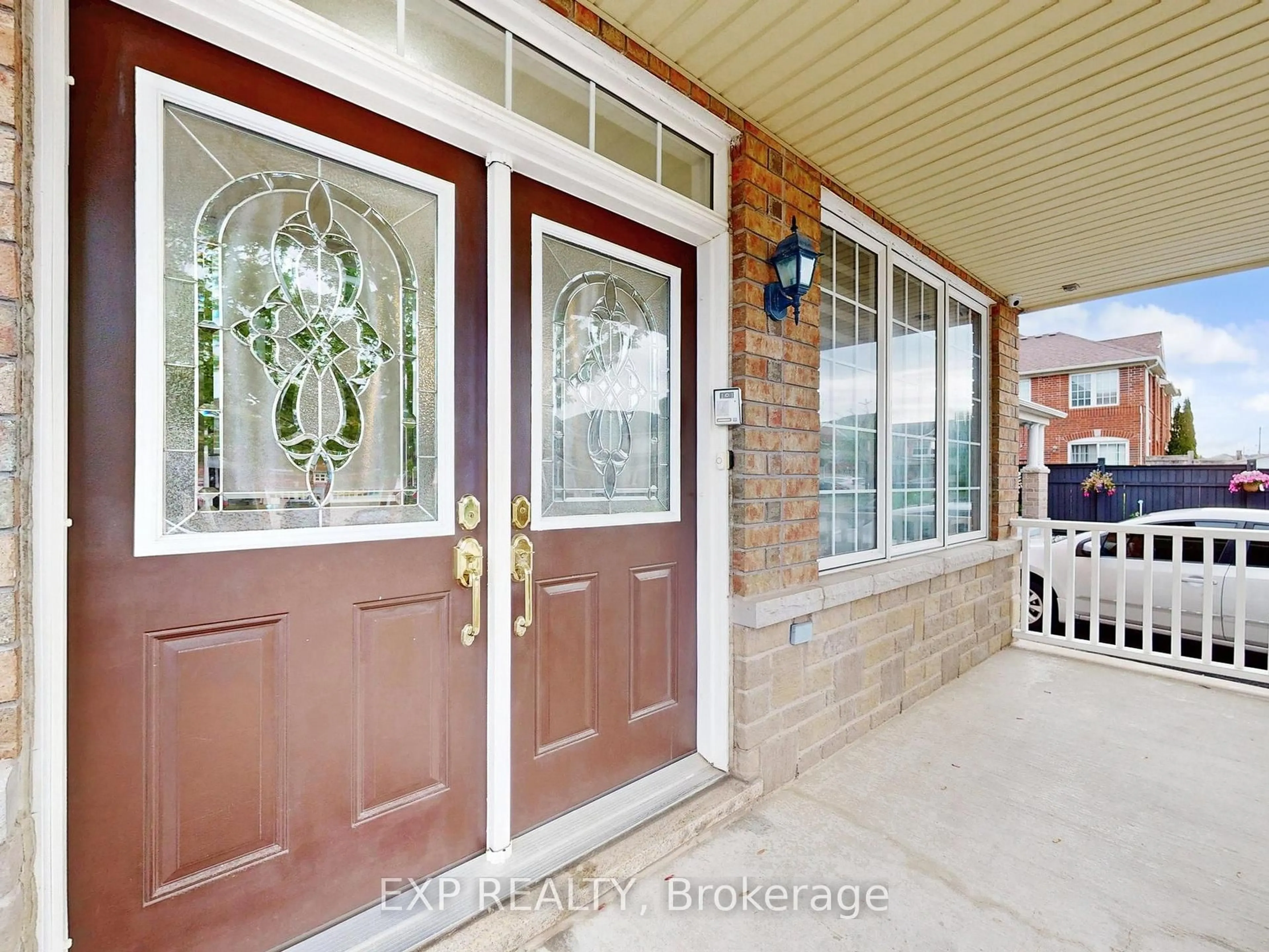 Indoor entryway for 10 Crystalhill Dr, Brampton Ontario L6P 2T1