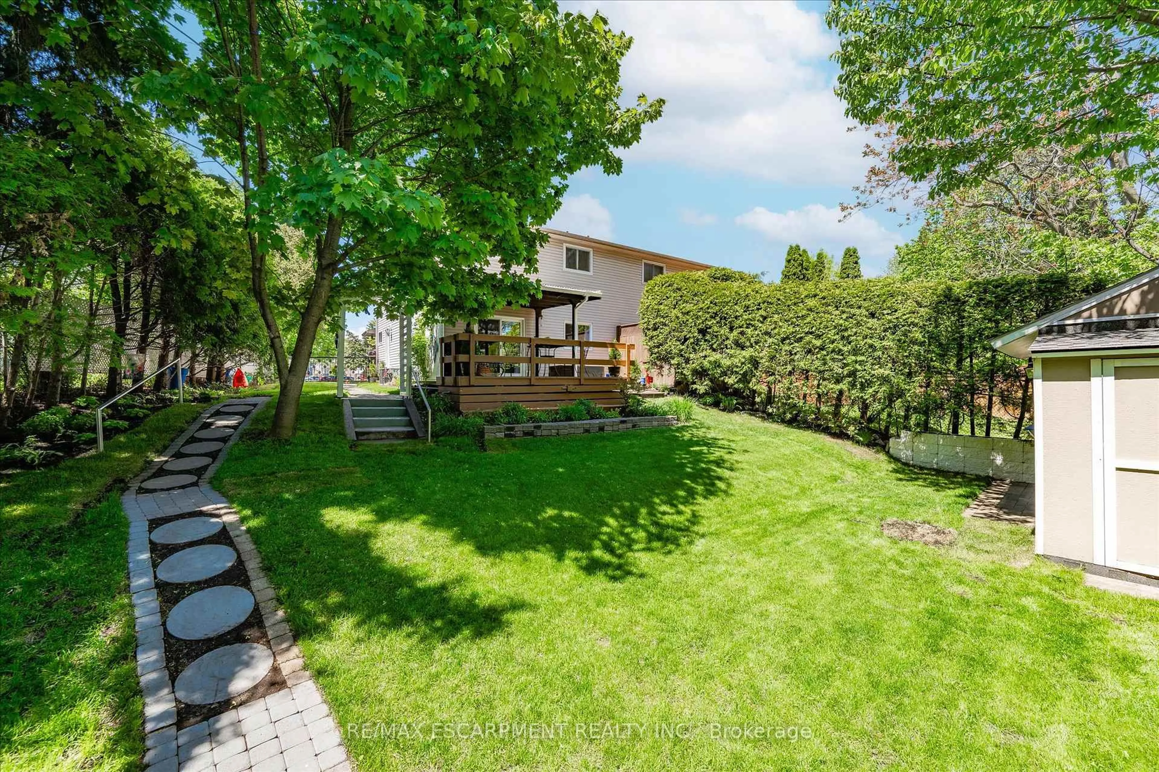 Patio, street for 1280 Consort Cres, Burlington Ontario L7M 1J7