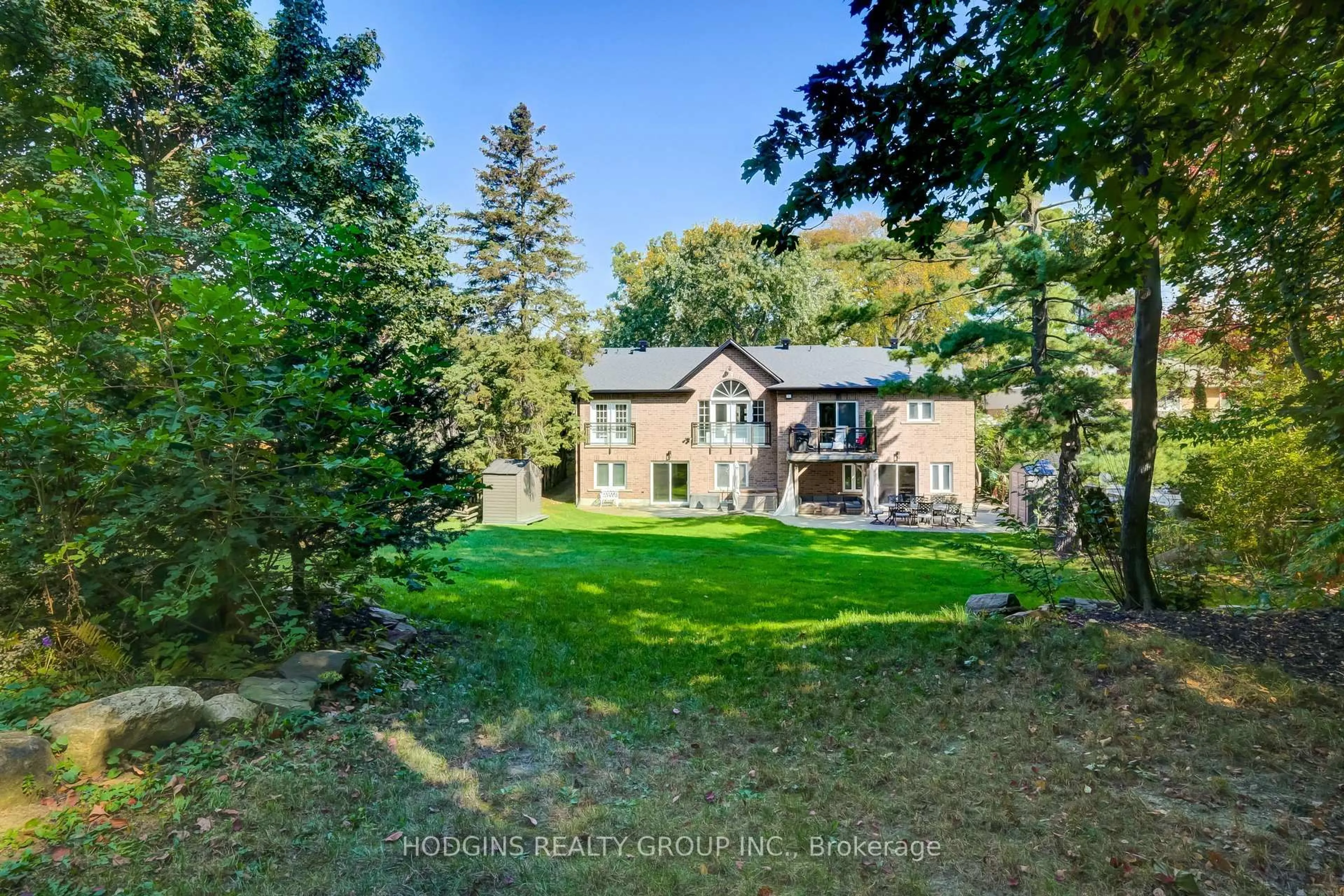 A pic from outside/outdoor area/front of a property/back of a property/a pic from drone, forest/trees view for 1520 Drymen Cres, Mississauga Ontario L5G 2P2