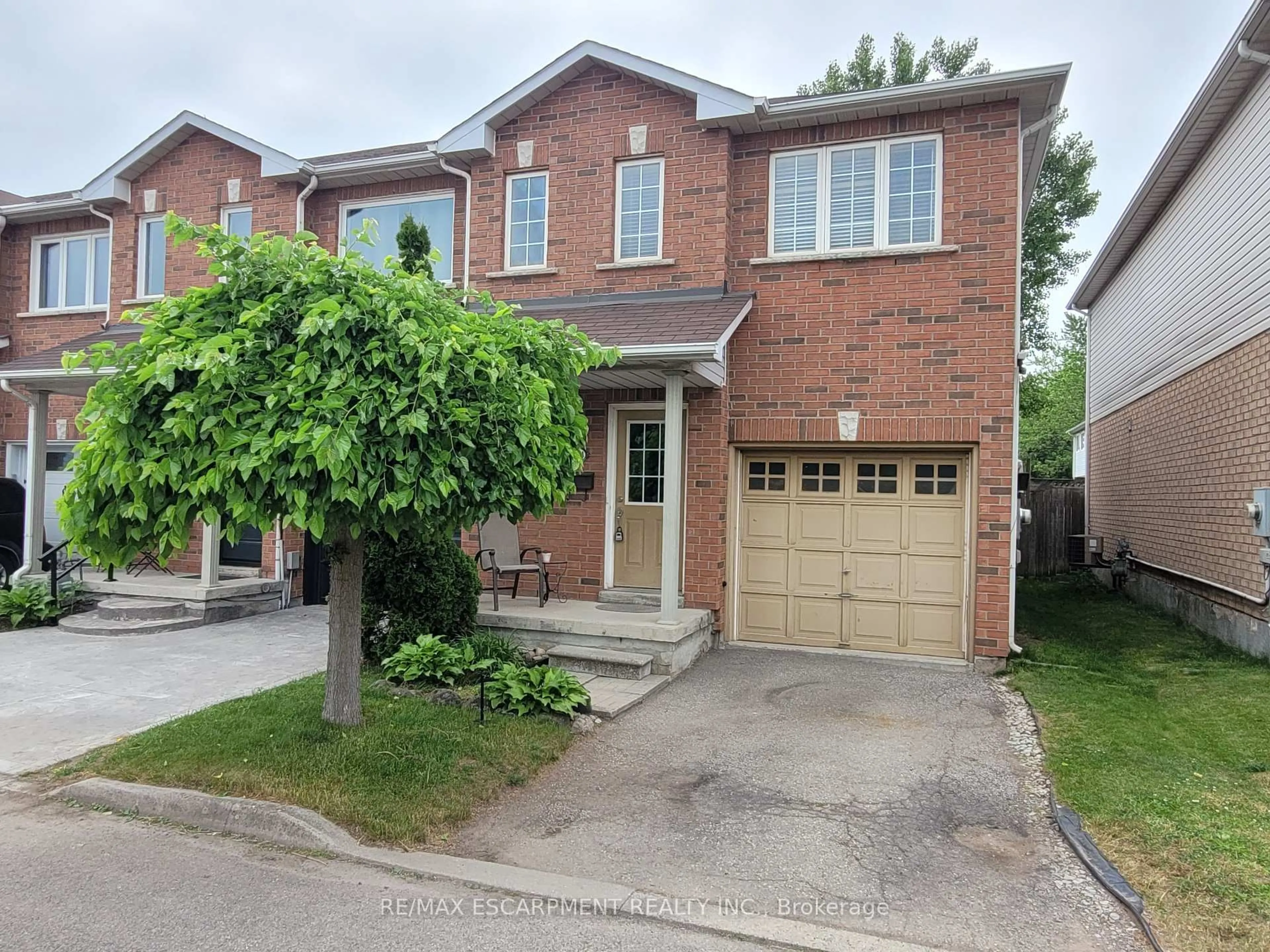 Home with brick exterior material, street for 4324 FAIRVIEW St, Burlington Ontario L7L 7A2