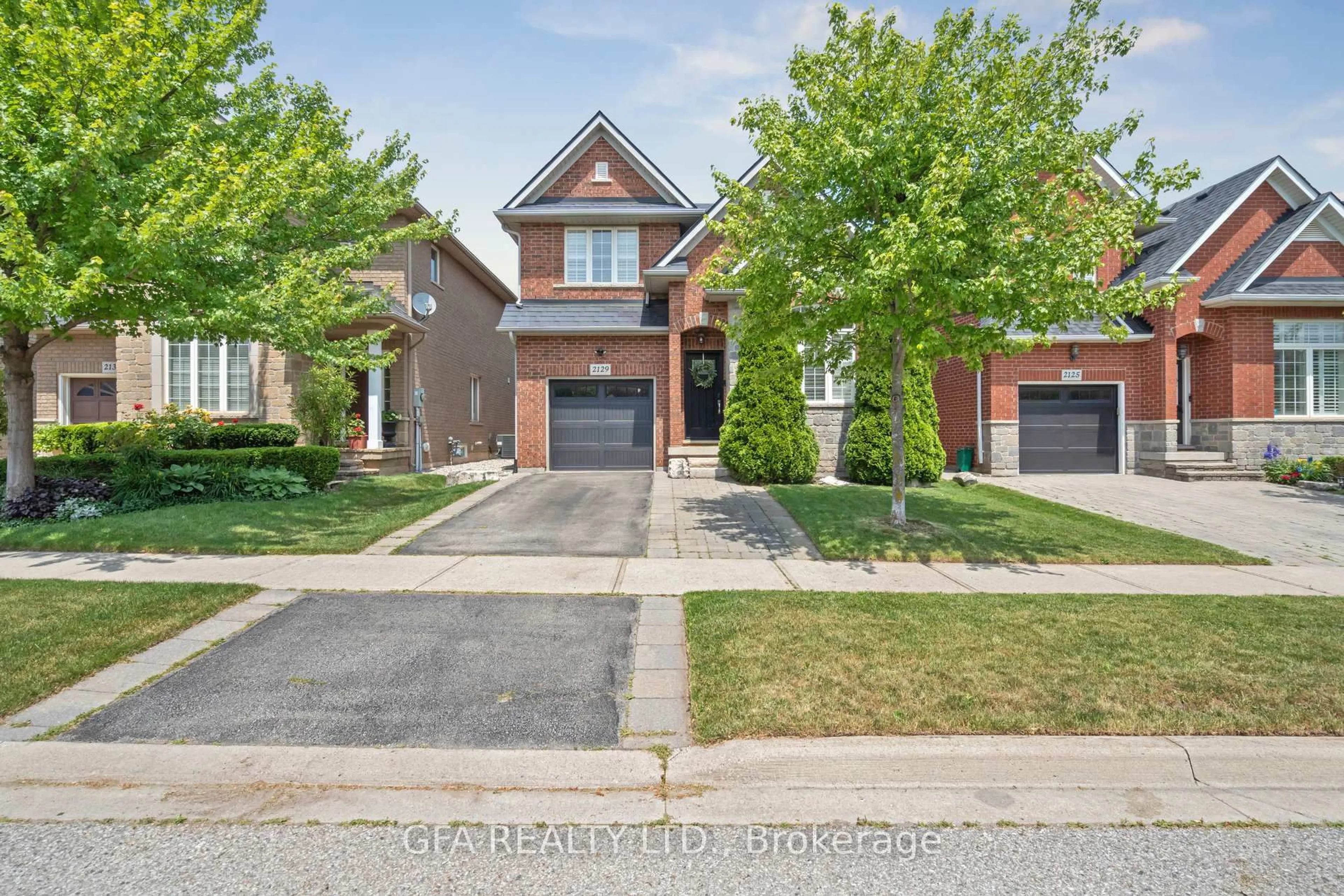 Home with brick exterior material, street for 2129 Brookhaven Cres, Oakville Ontario L6M 5B8