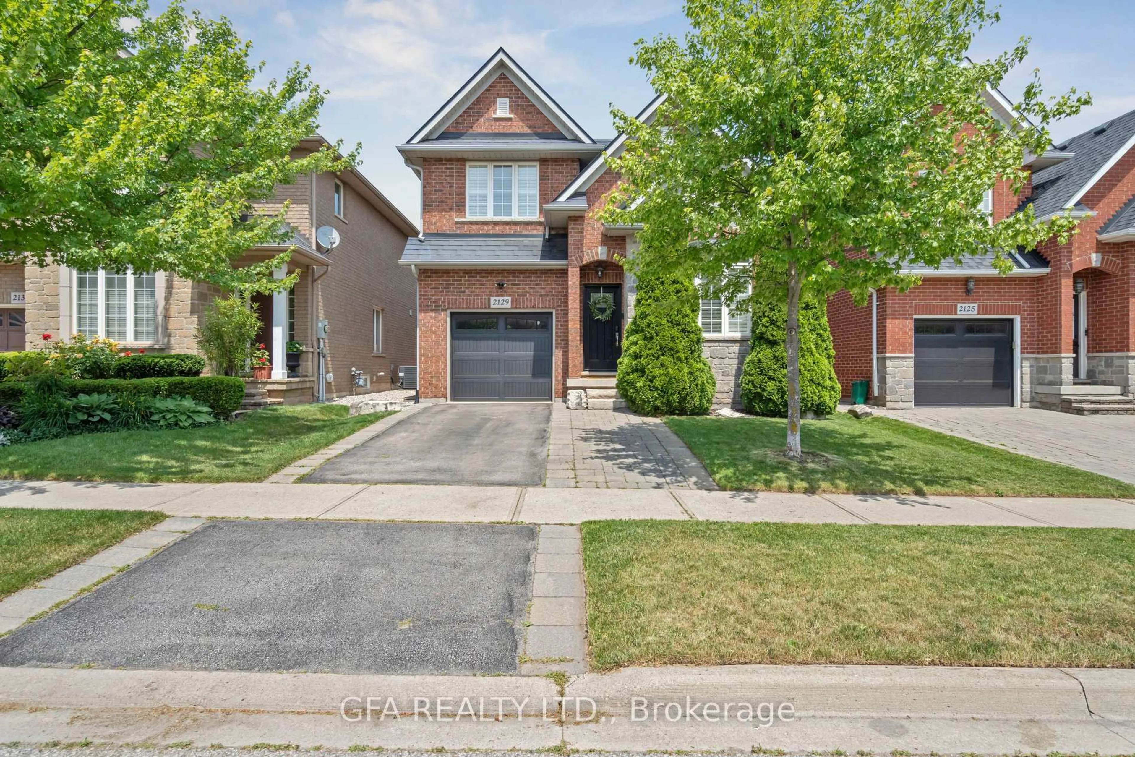 Home with brick exterior material, street for 2129 Brookhaven Cres, Oakville Ontario L6M 5B8