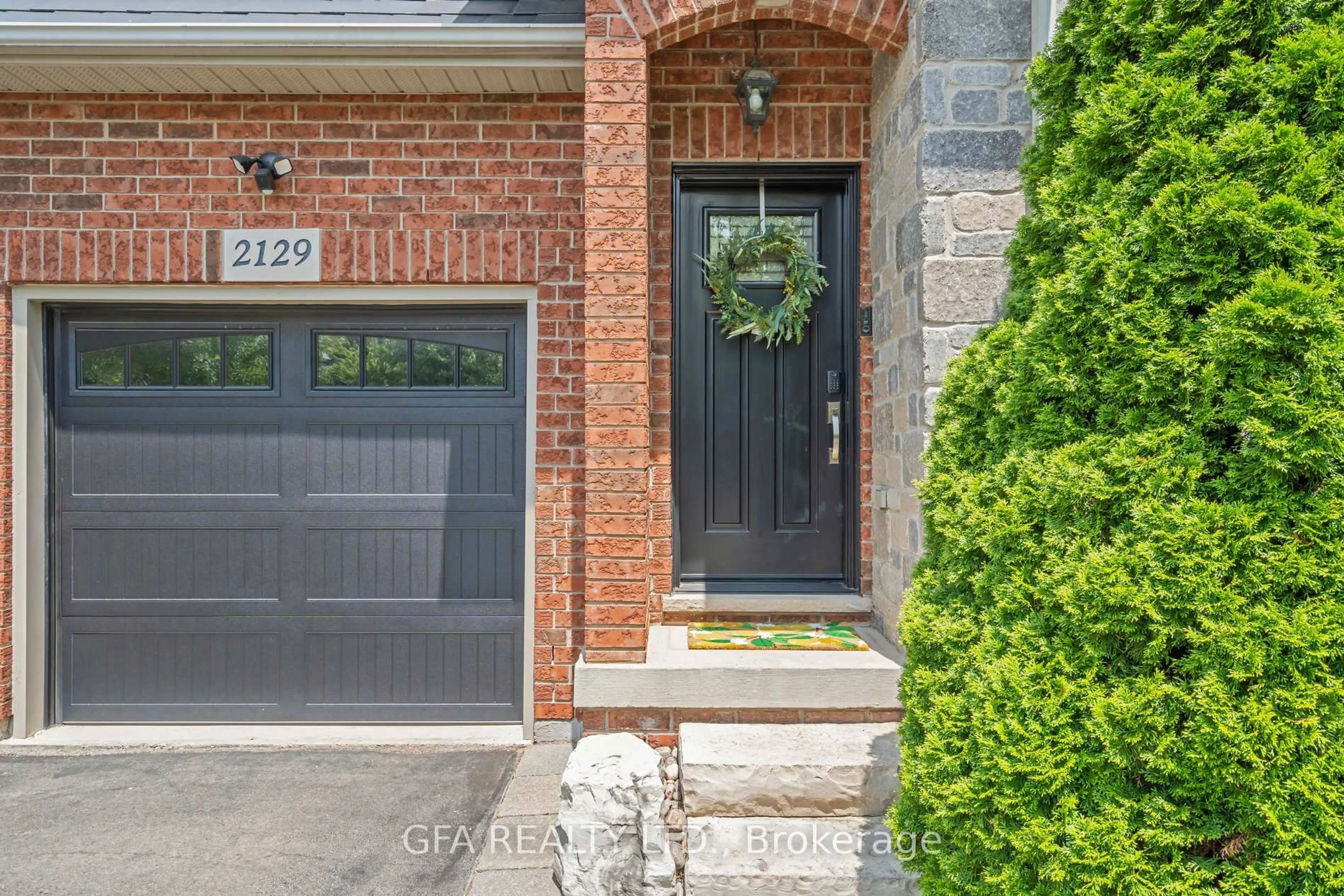 Home with brick exterior material, street for 2129 Brookhaven Cres, Oakville Ontario L6M 5B8
