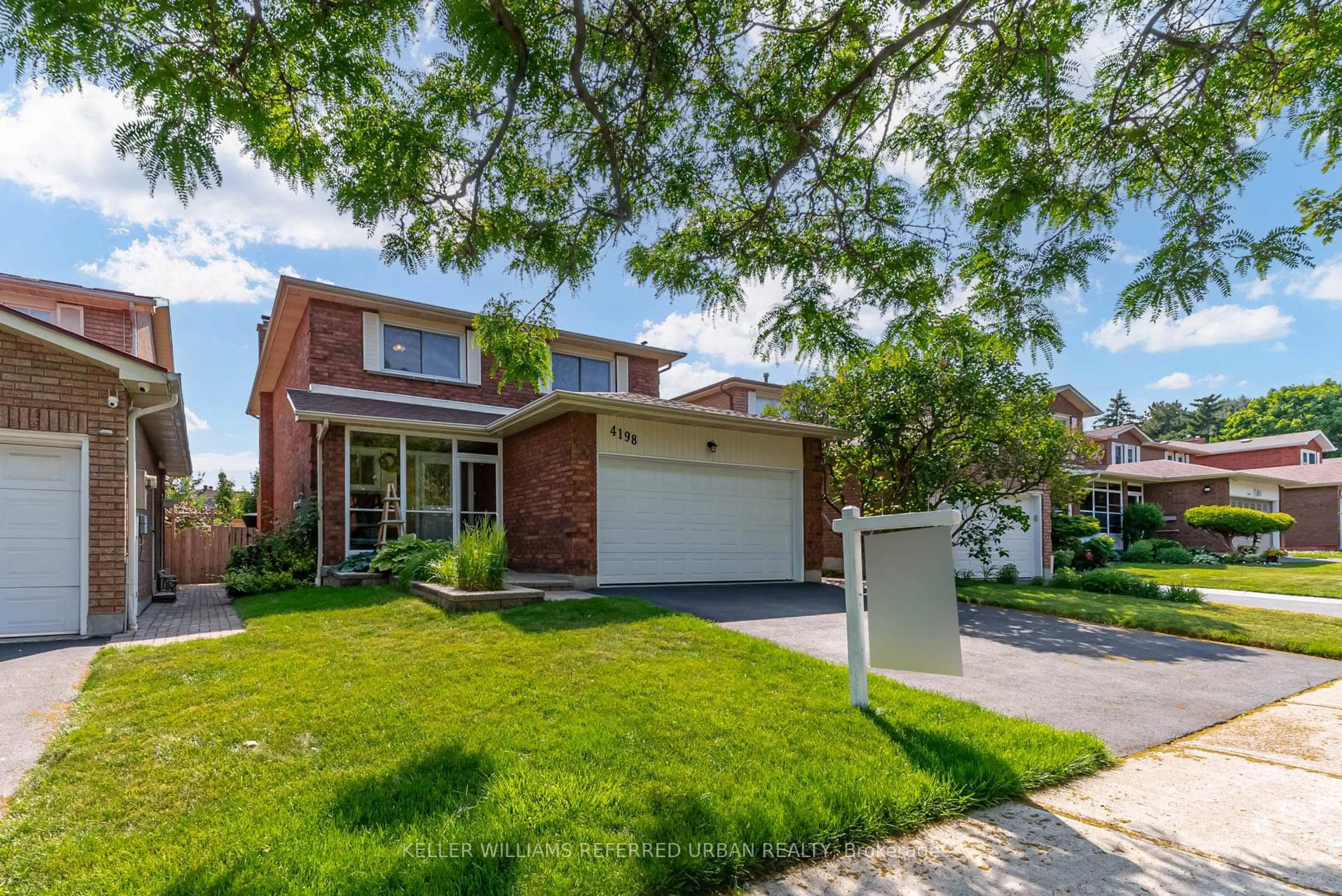 Home with brick exterior material, street for 4198 Wakefield Cres, Mississauga Ontario L5C 4M1