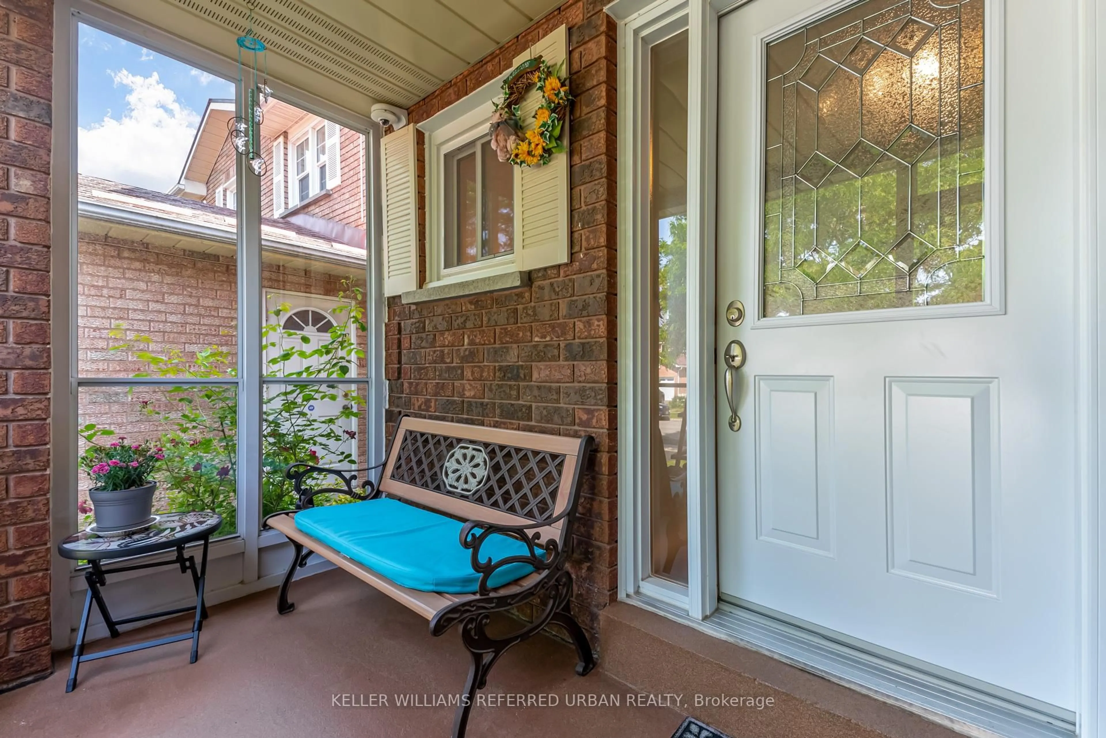 Indoor entryway for 4198 Wakefield Cres, Mississauga Ontario L5C 4M1