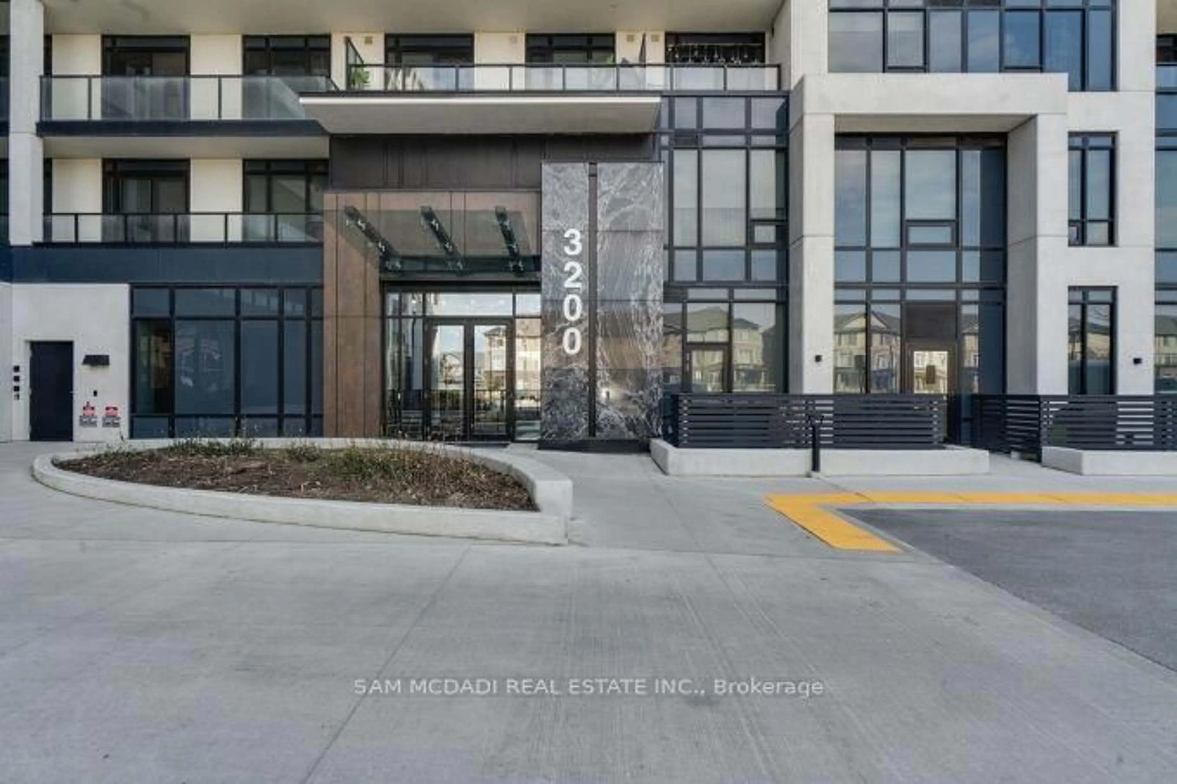 Indoor foyer for 3200 William Coltson Ave #318, Oakville Ontario L6H 7W8