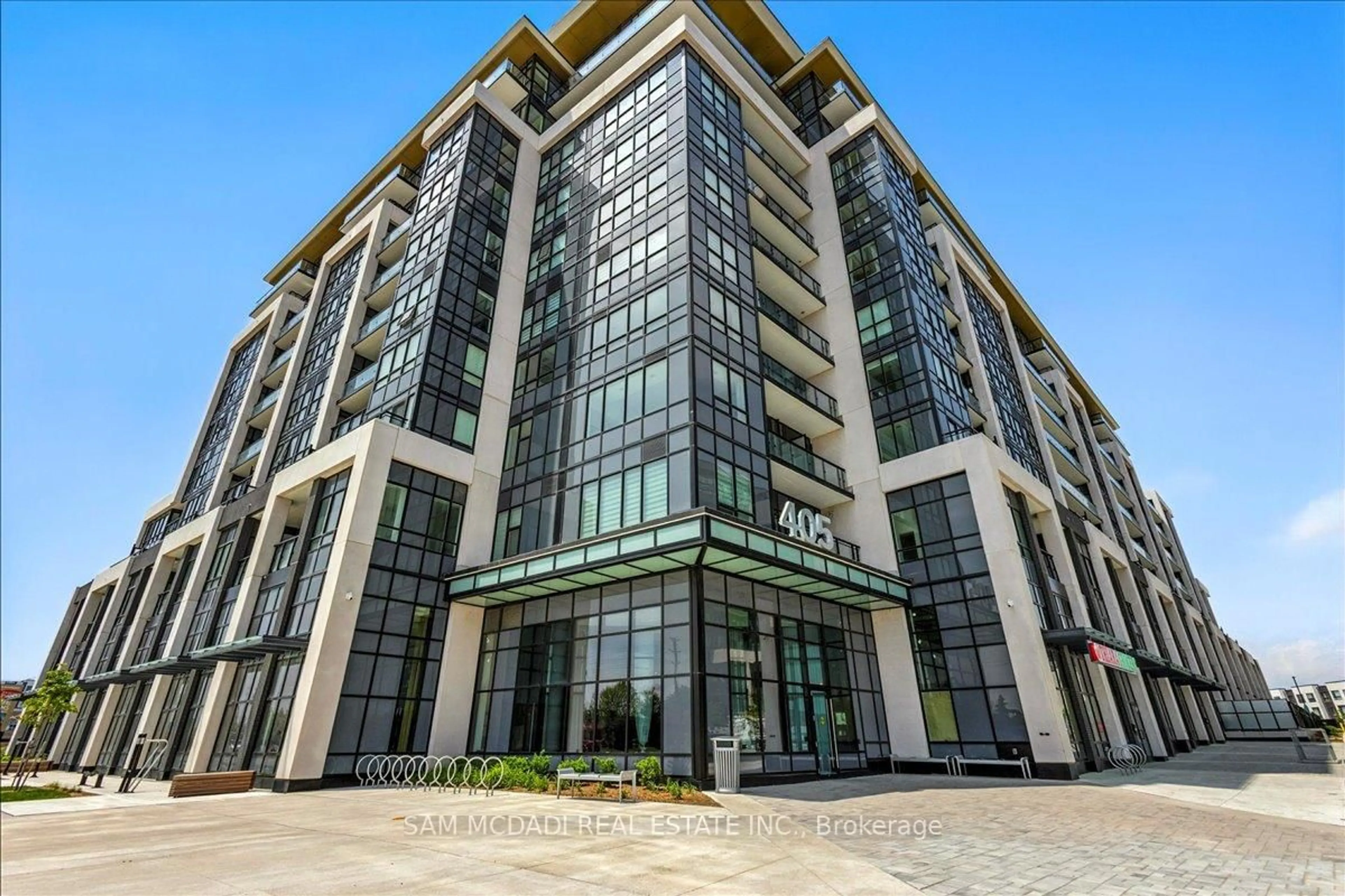 Indoor foyer for 405 Dundas St #722, Oakville Ontario L6M 5P9