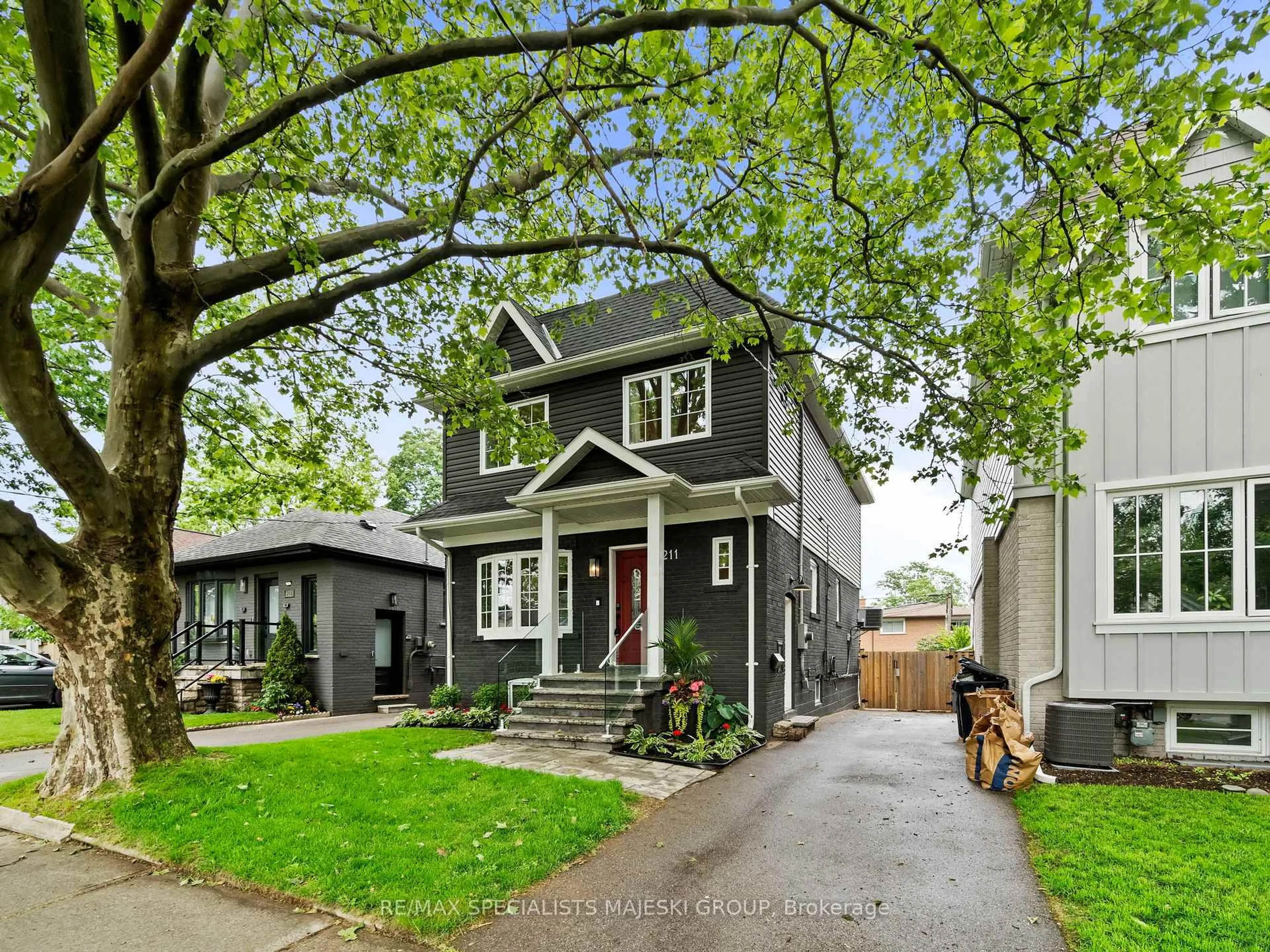 Home with vinyl exterior material, street for 211 Alderbrae Ave, Toronto Ontario M8W 4K4