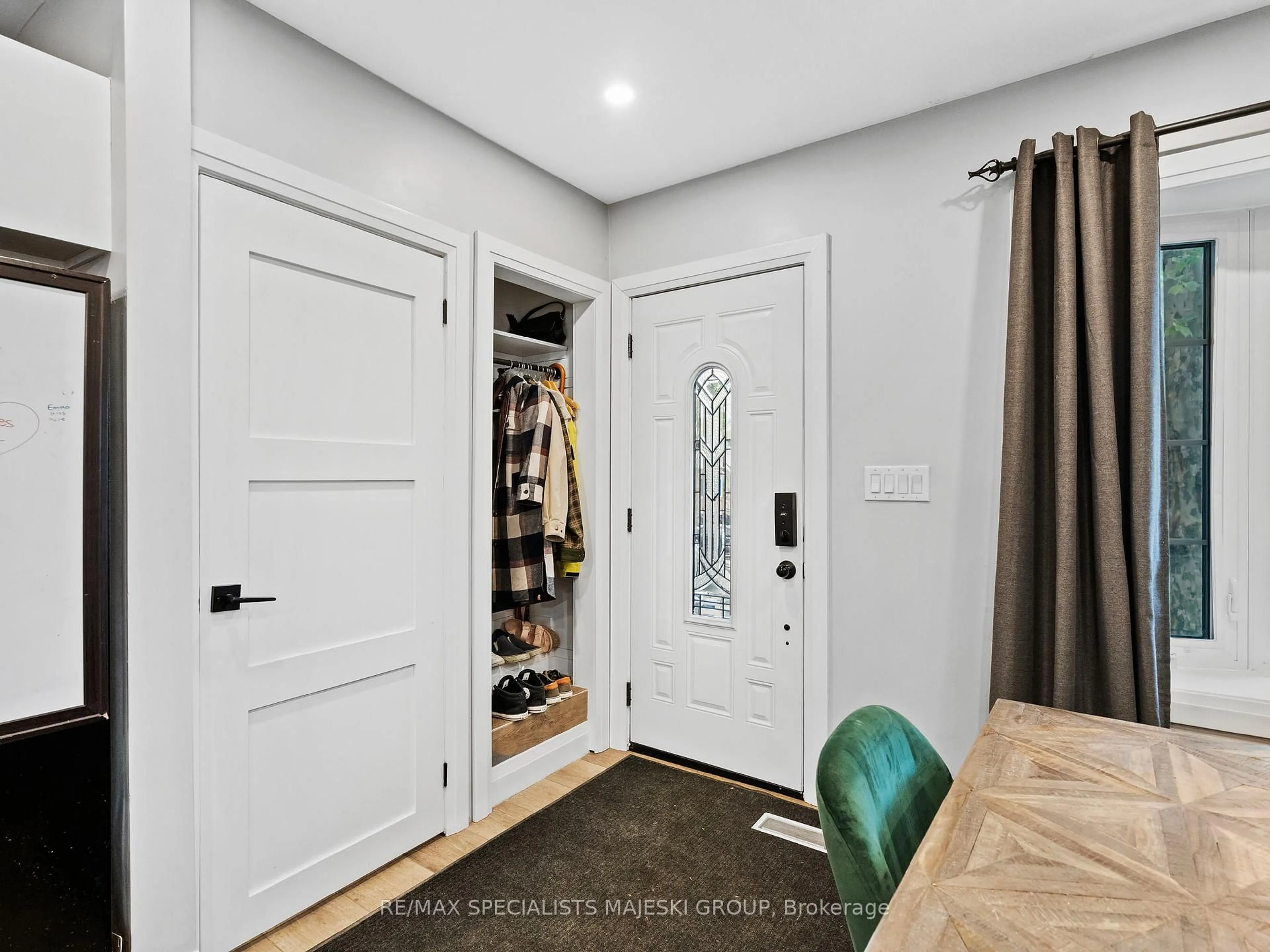 Indoor entryway for 211 Alderbrae Ave, Toronto Ontario M8W 4K4