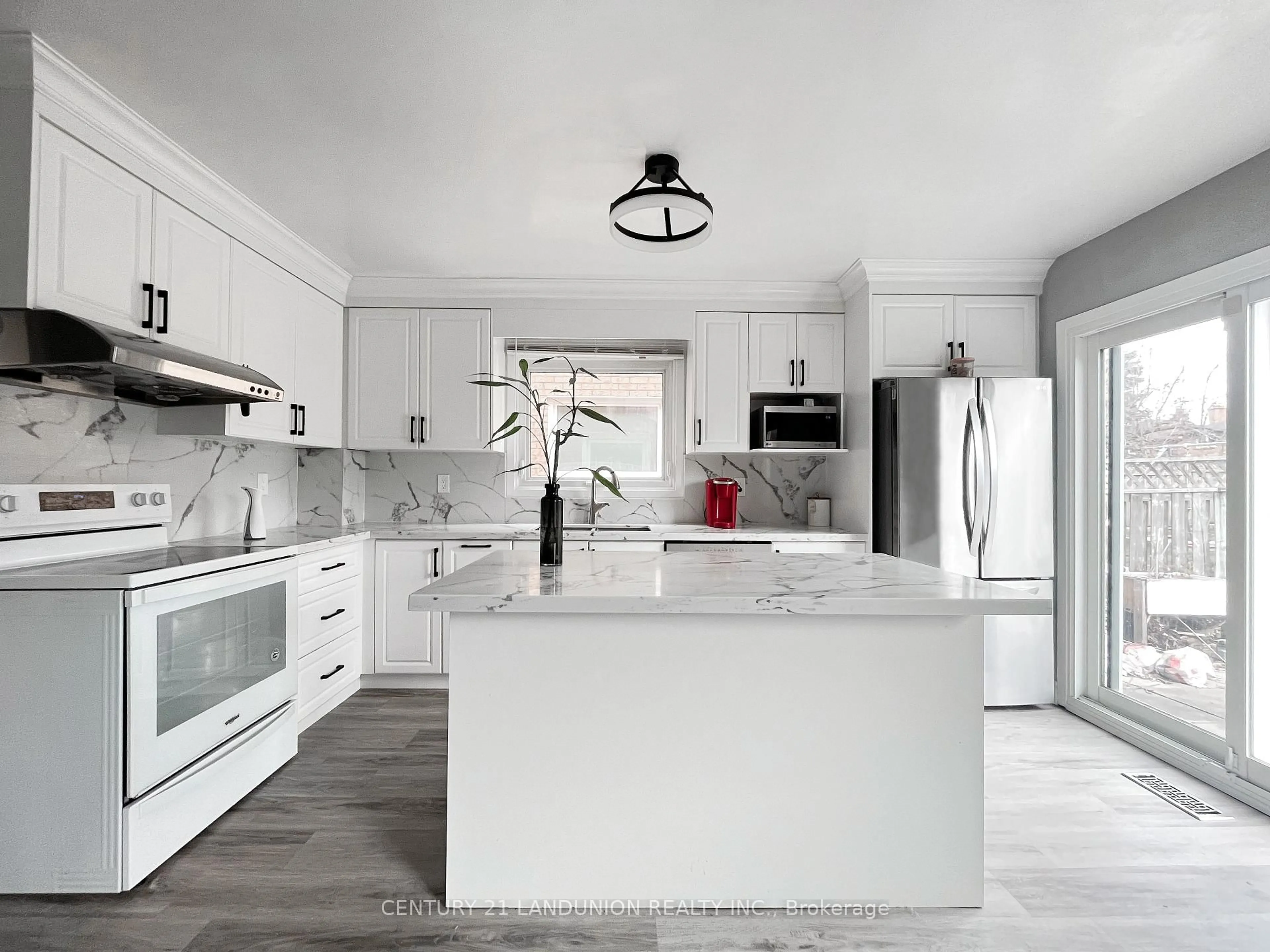 Contemporary kitchen, ceramic/tile floor for 3333 Hargrove Rd, Mississauga Ontario L5L 4E6