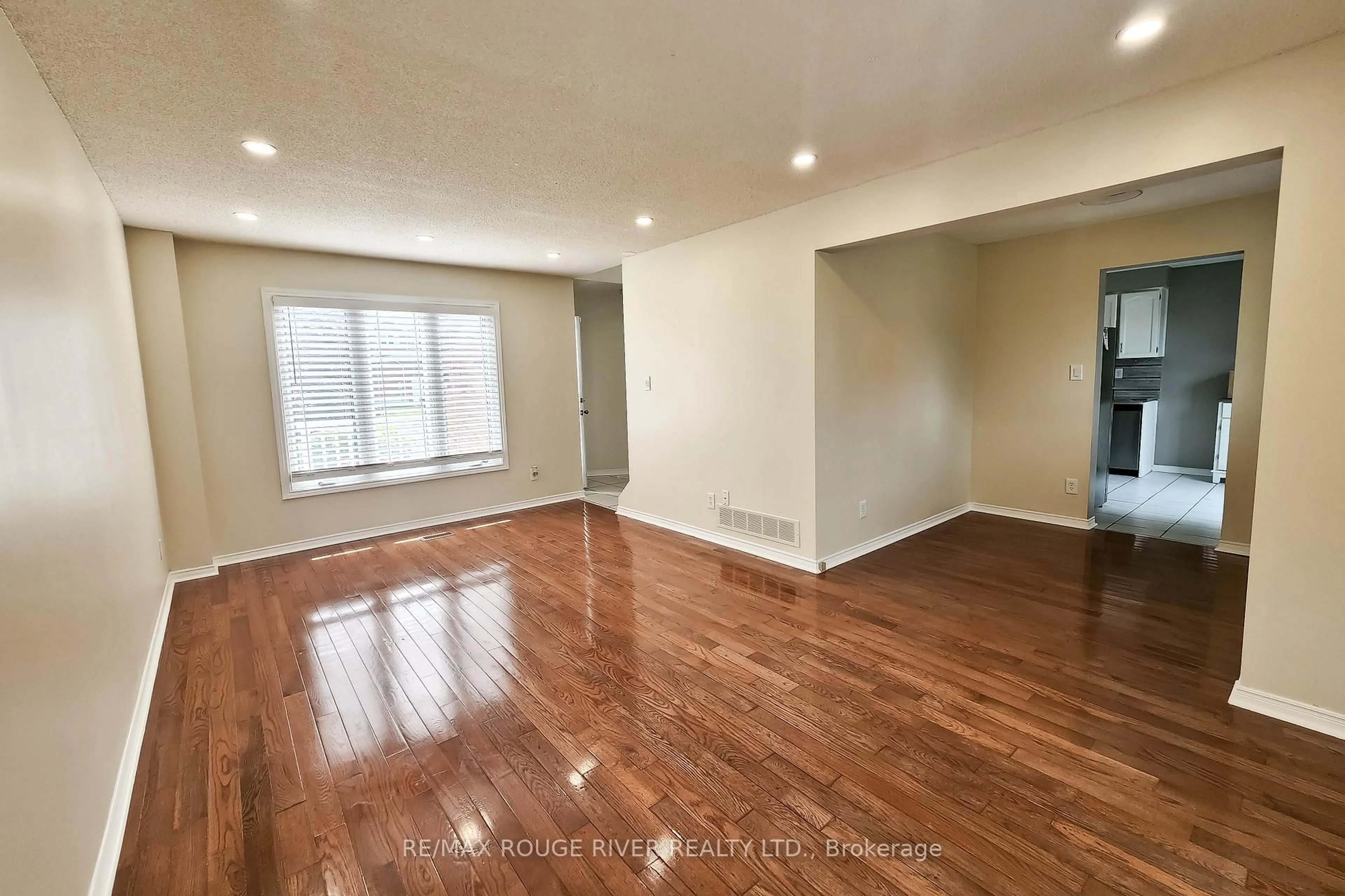 A pic of a room for 307 Michael Dr, Orangeville Ontario L9W 4M5