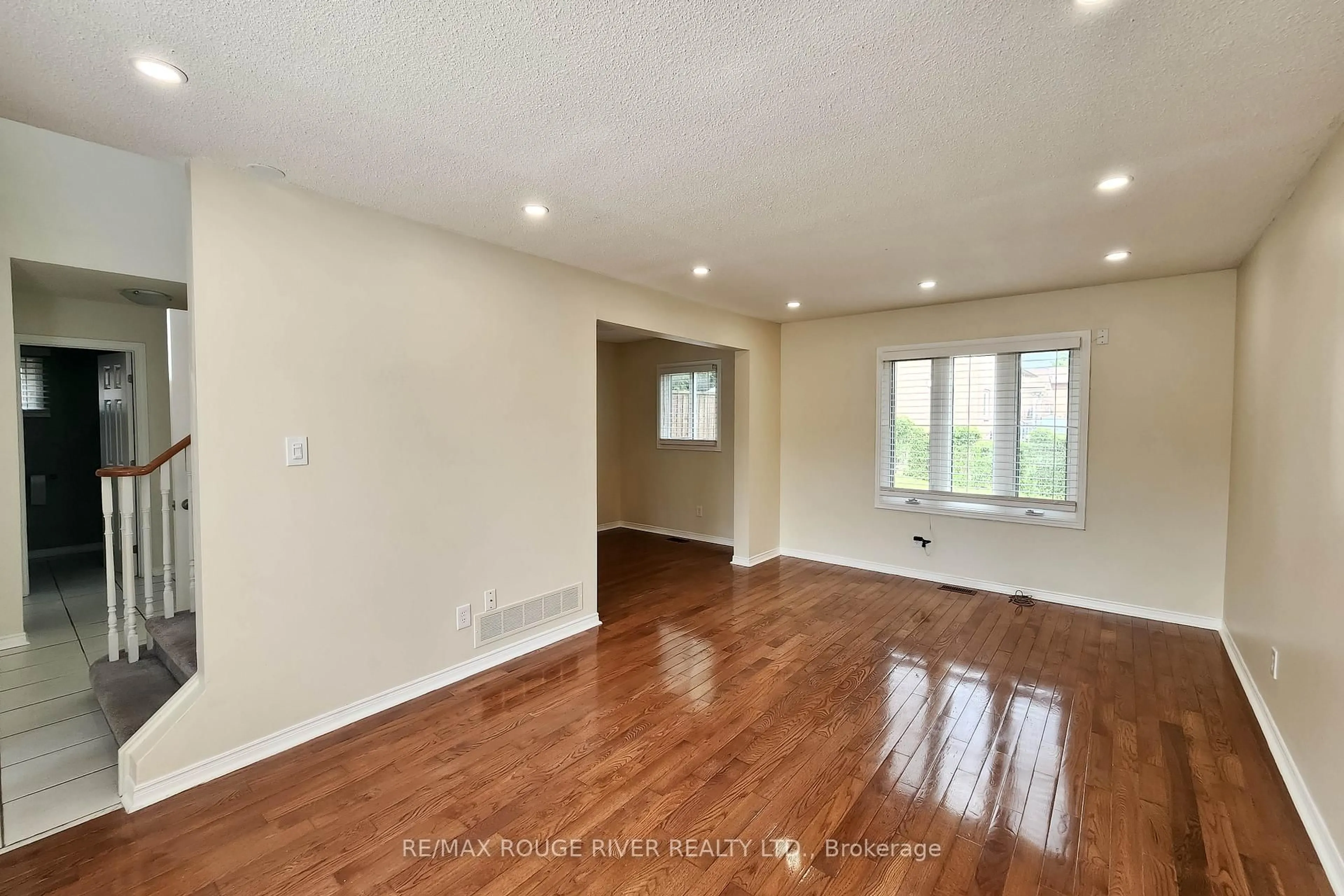 A pic of a room for 307 Michael Dr, Orangeville Ontario L9W 4M5