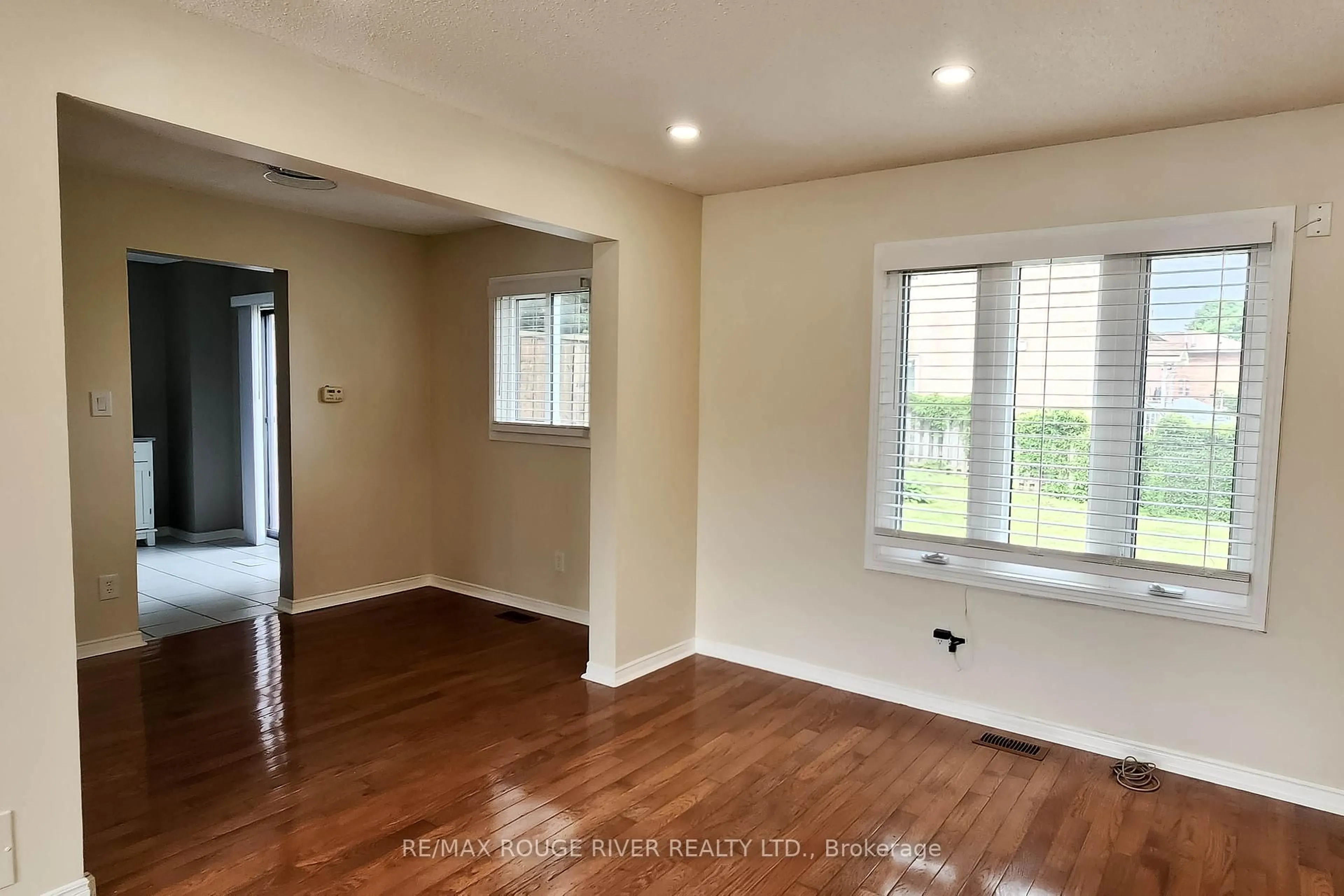 A pic of a room for 307 Michael Dr, Orangeville Ontario L9W 4M5