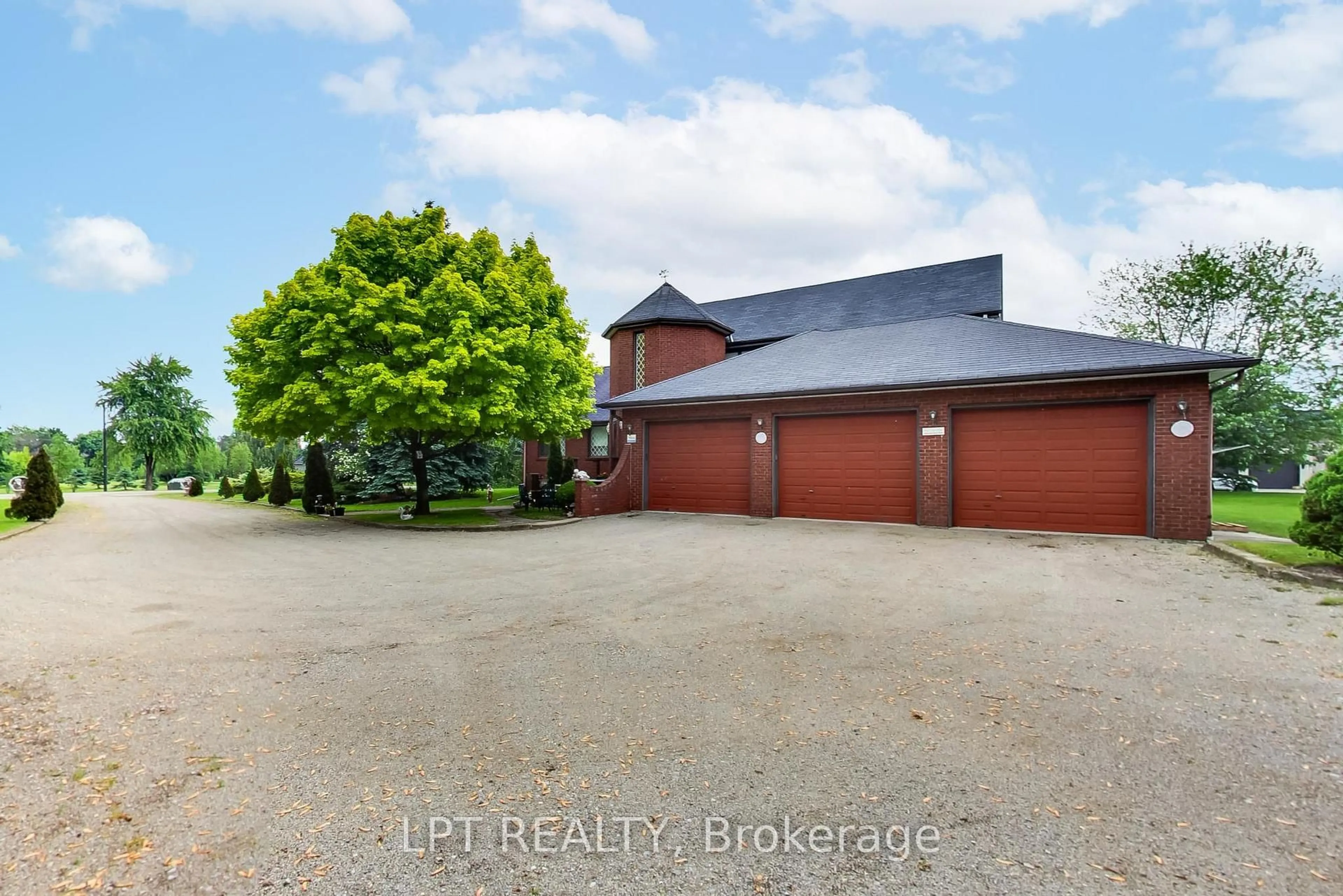 A pic from outside/outdoor area/front of a property/back of a property/a pic from drone, water/lake/river/ocean view for 6 Fenton Way, Brampton Ontario L6P 0P5