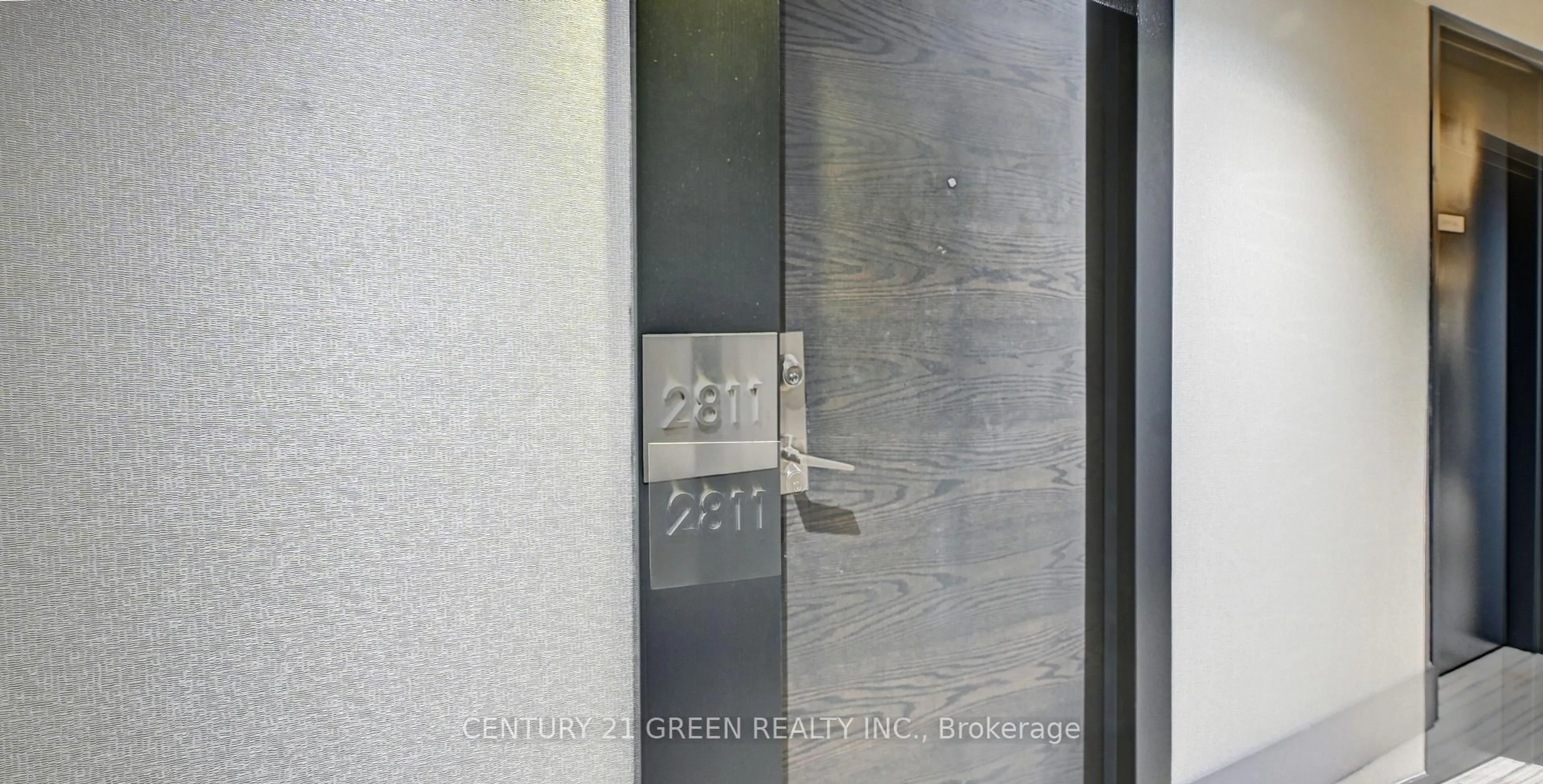 Indoor foyer for 33 Shore Breeze Dr #2811, Toronto Ontario M8V 1A1