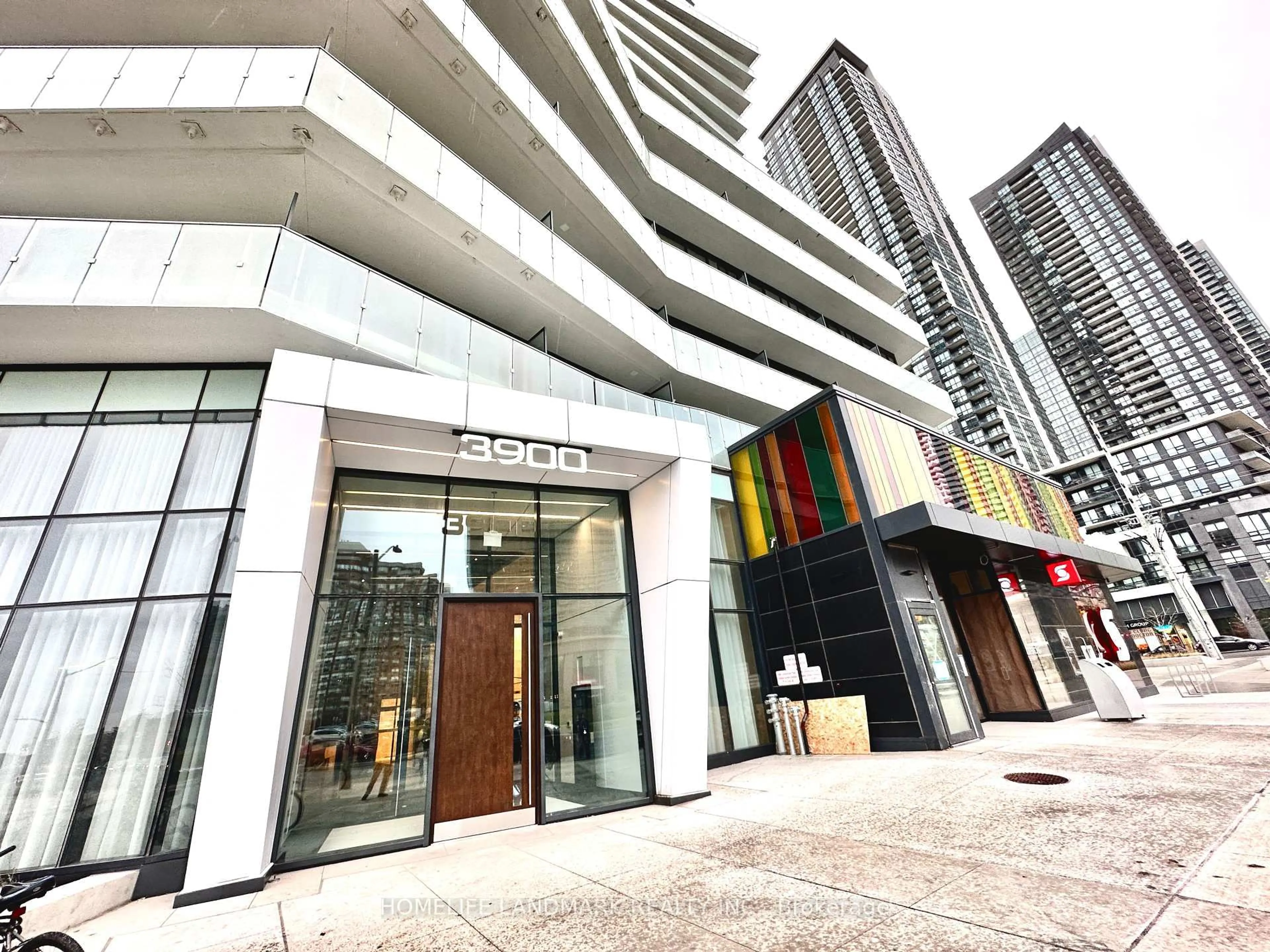 Indoor foyer for 3900 Confederation Pkwy #1203, Mississauga Ontario L5B 0M3