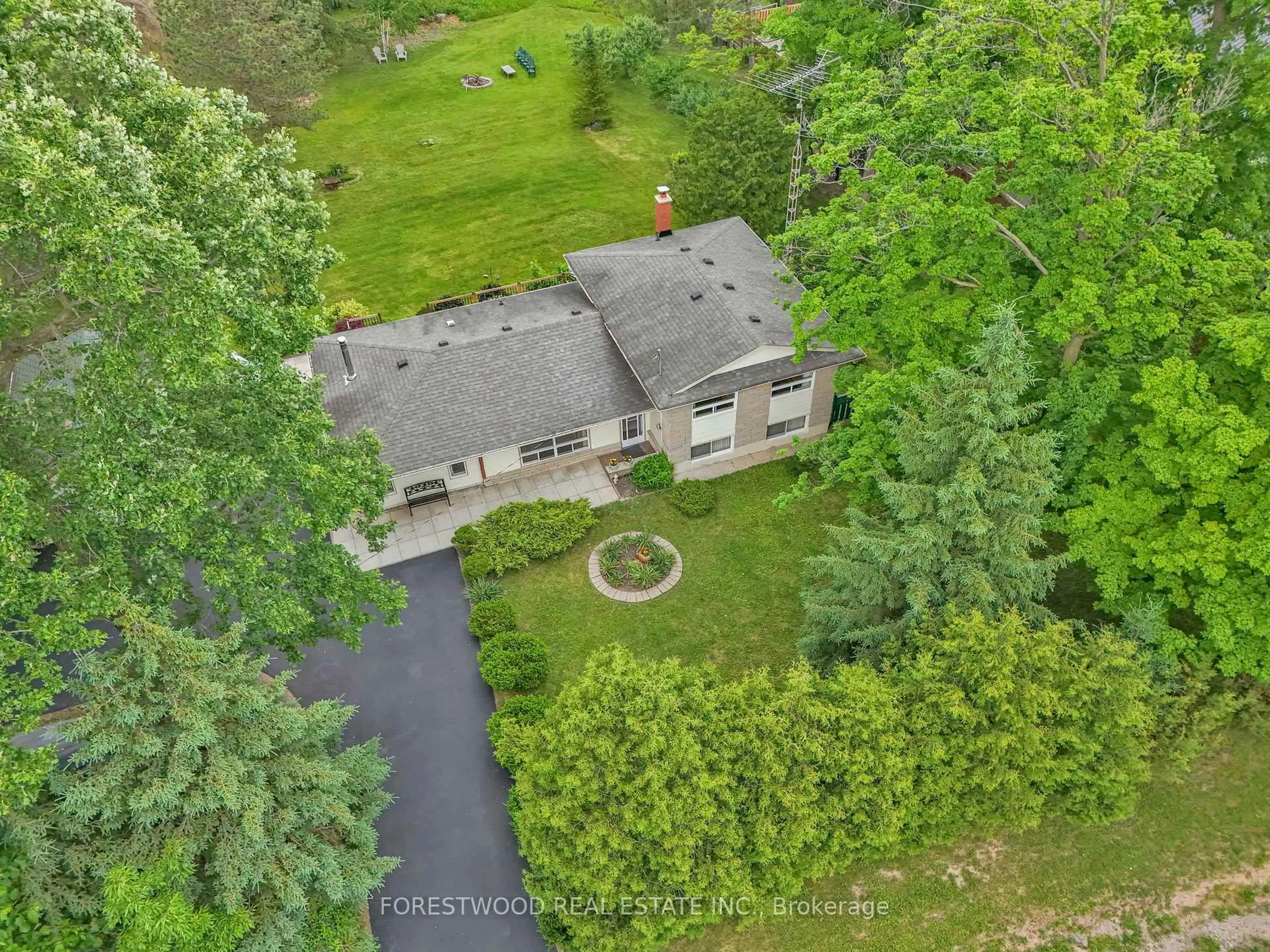 A pic from outside/outdoor area/front of a property/back of a property/a pic from drone, water/lake/river/ocean view for 9245 8th Line, Halton Hills Ontario L7G 4S5