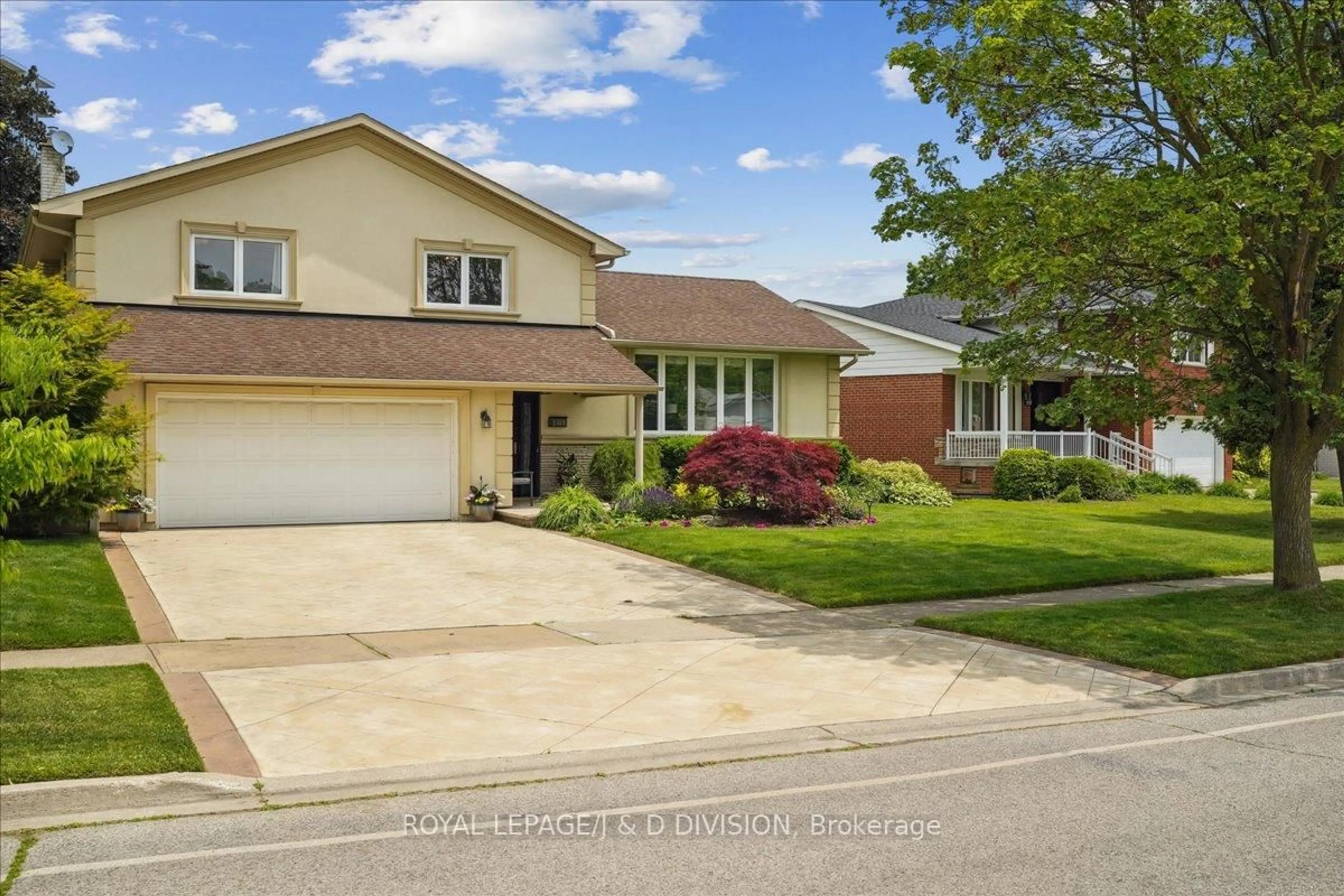 Home with vinyl exterior material, street for 3469 Grand Forks Rd, Mississauga Ontario L4Y 3N1