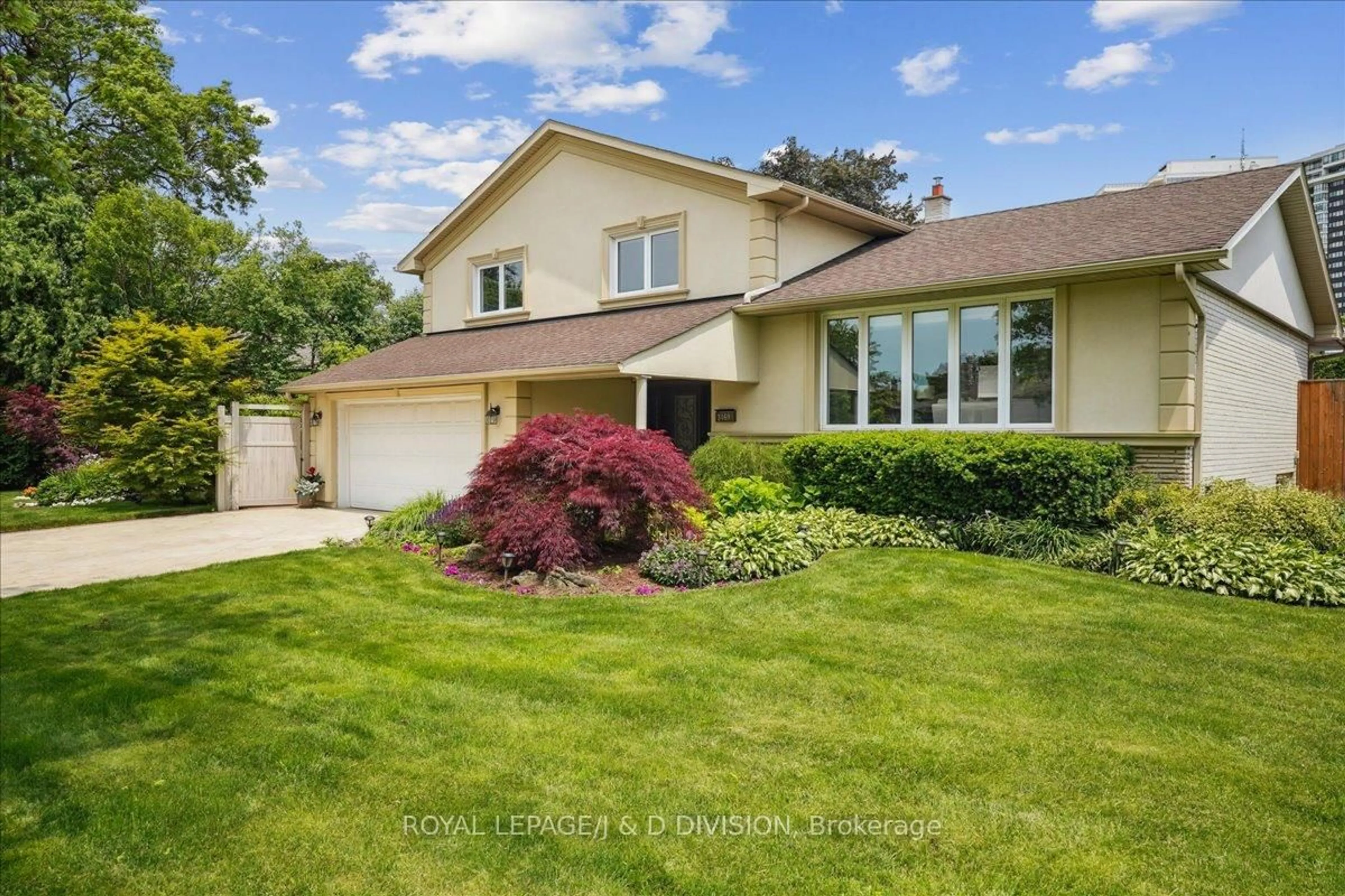 Home with vinyl exterior material, water/lake/river/ocean view for 3469 Grand Forks Rd, Mississauga Ontario L4Y 3N1