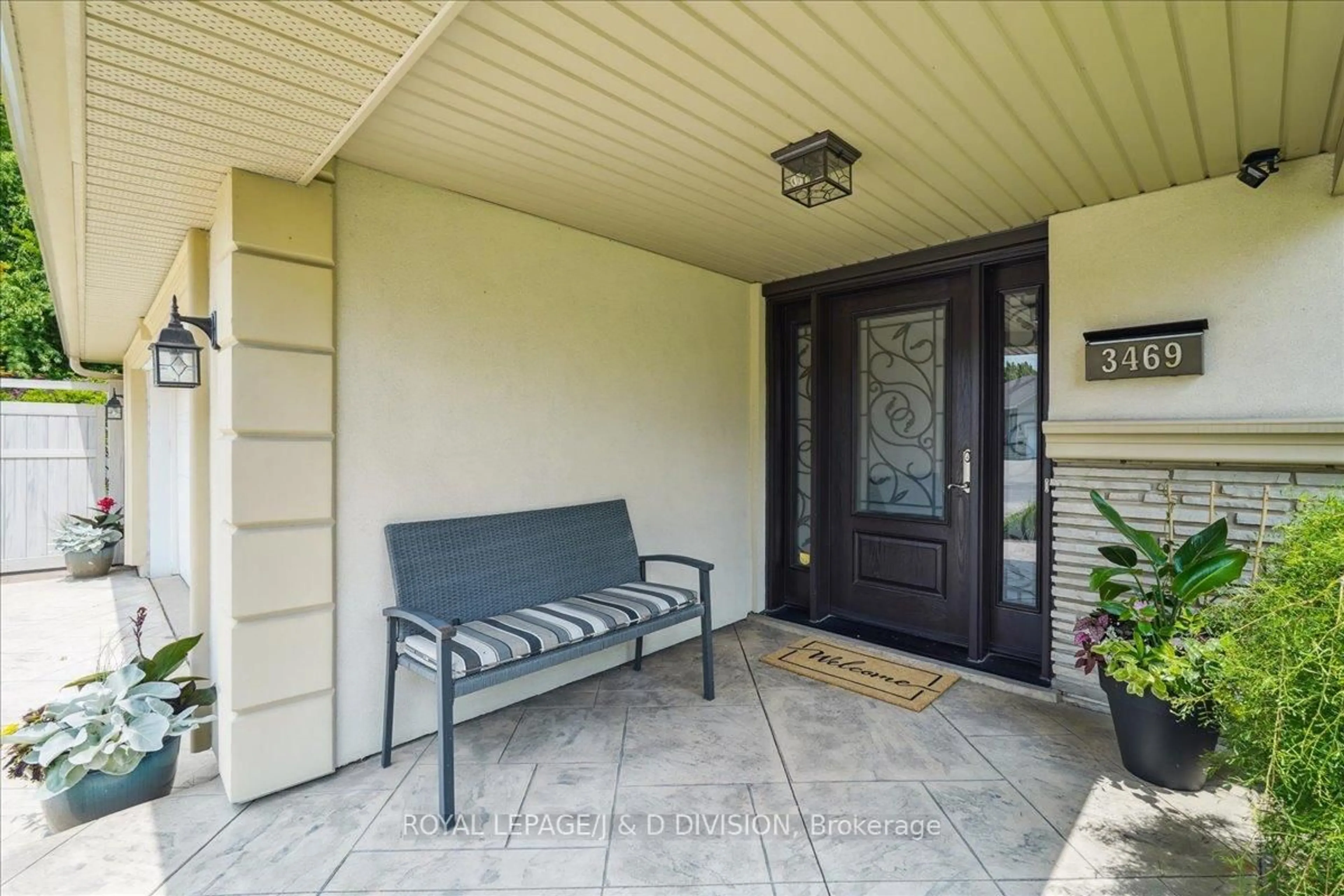 Indoor entryway for 3469 Grand Forks Rd, Mississauga Ontario L4Y 3N1