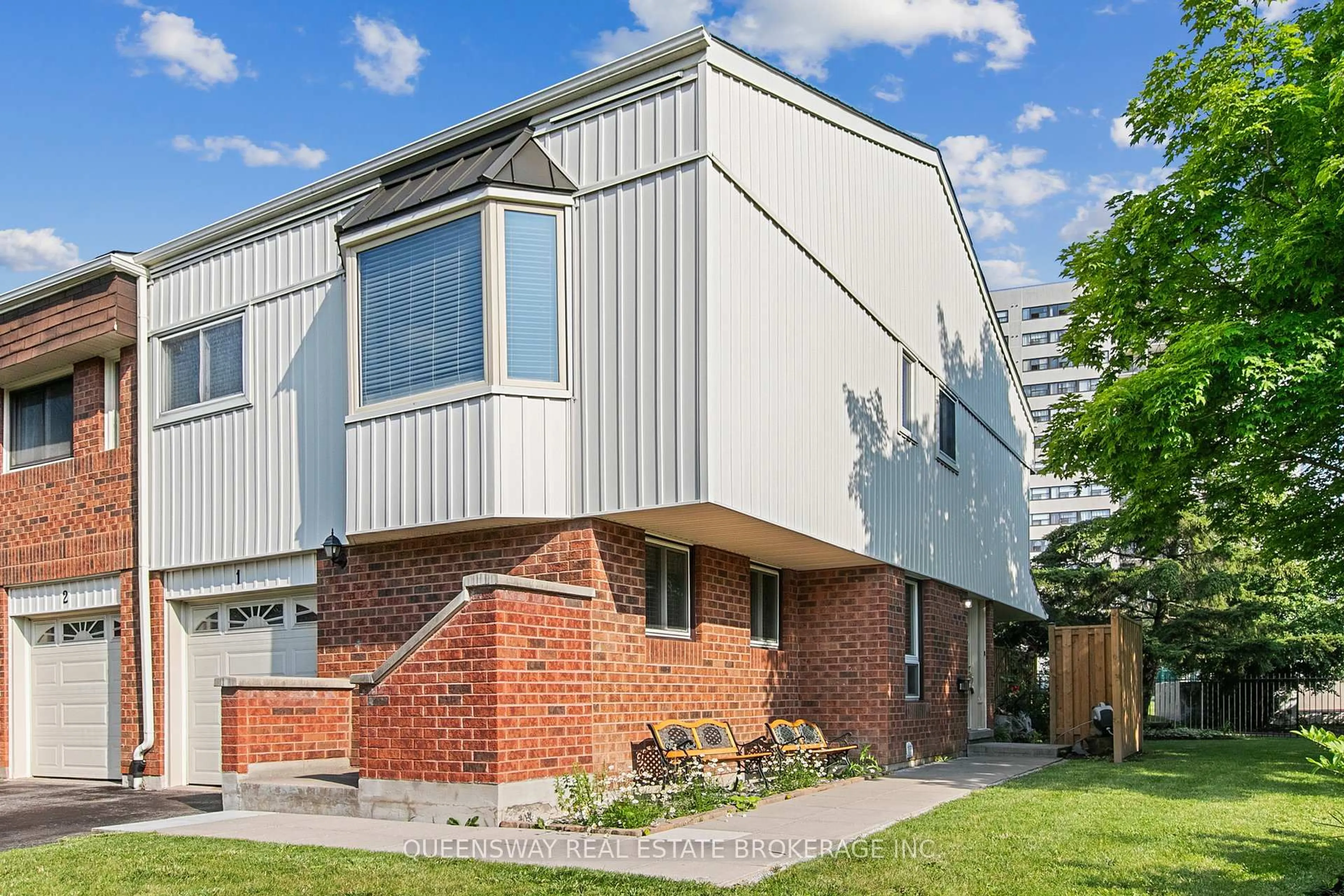 Home with brick exterior material, building for 6520 Corfu Rd #1, Mississauga Ontario L5N 3B4