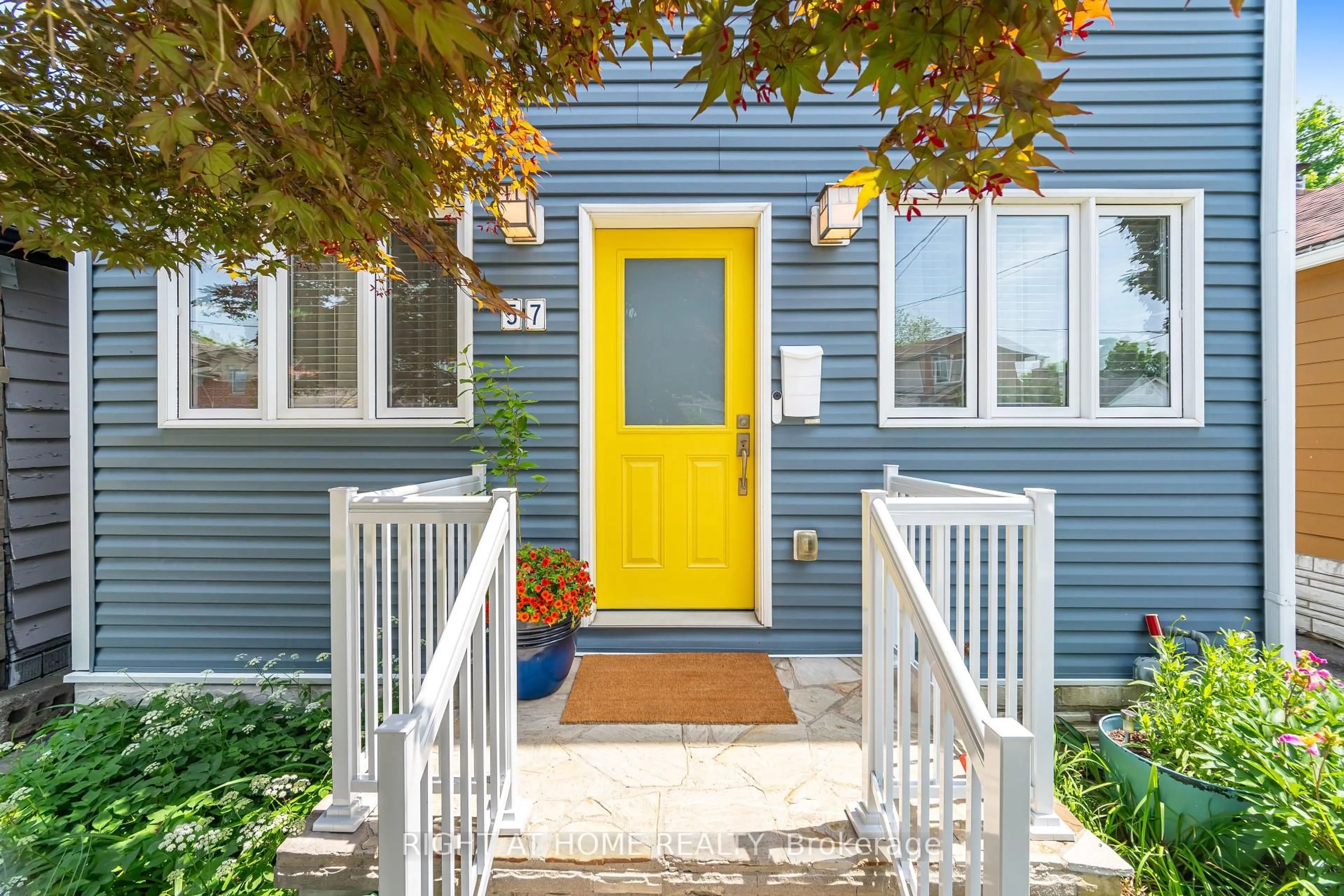 Indoor entryway for 57 Twenty Fifth St, Toronto Ontario M8V 3P6