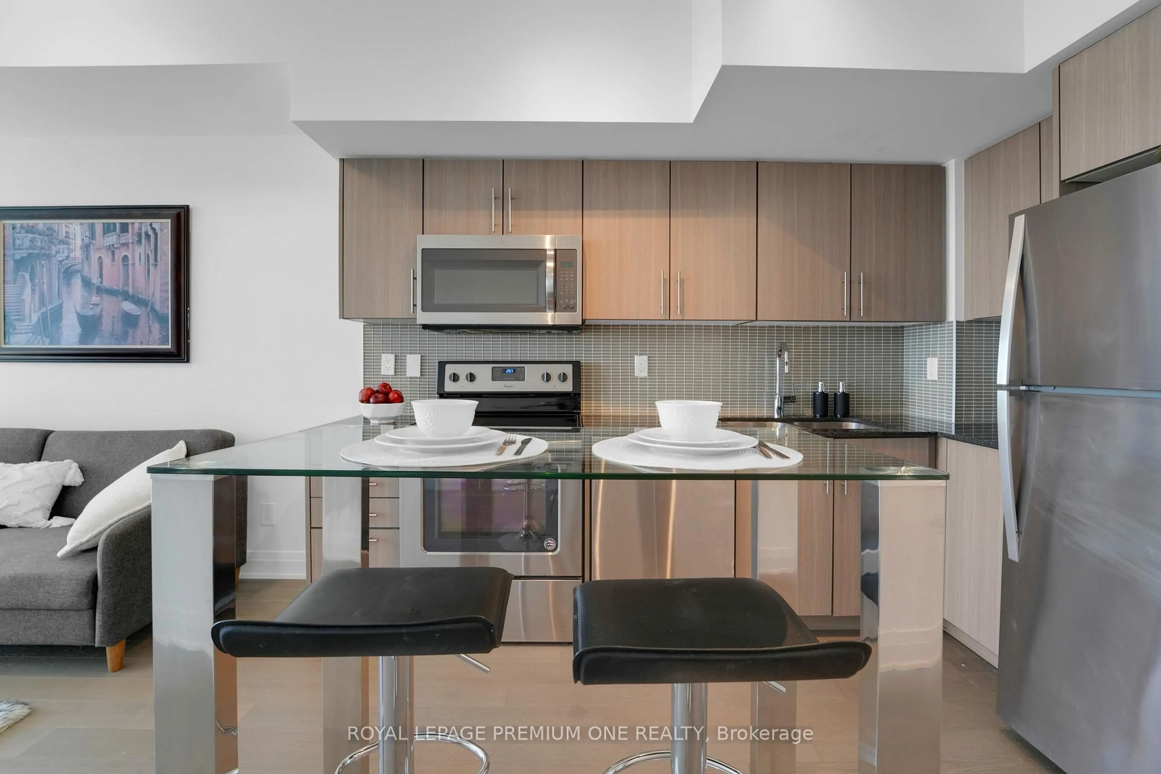 Standard kitchen, unknown for 55 Speers Rd #1510, Oakville Ontario L6K 0H9