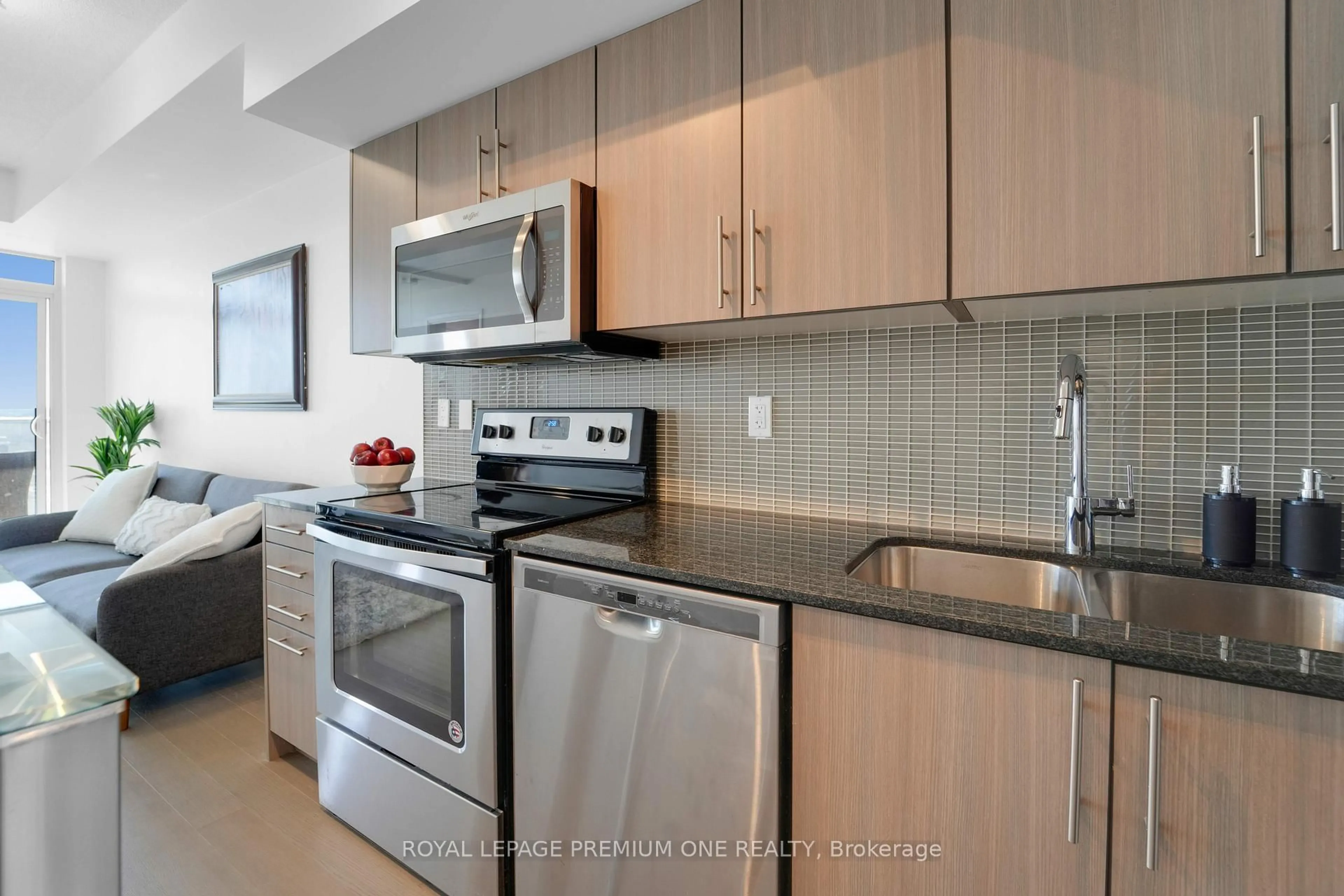 Standard kitchen, ceramic/tile floor for 55 Speers Rd #1510, Oakville Ontario L6K 0H9