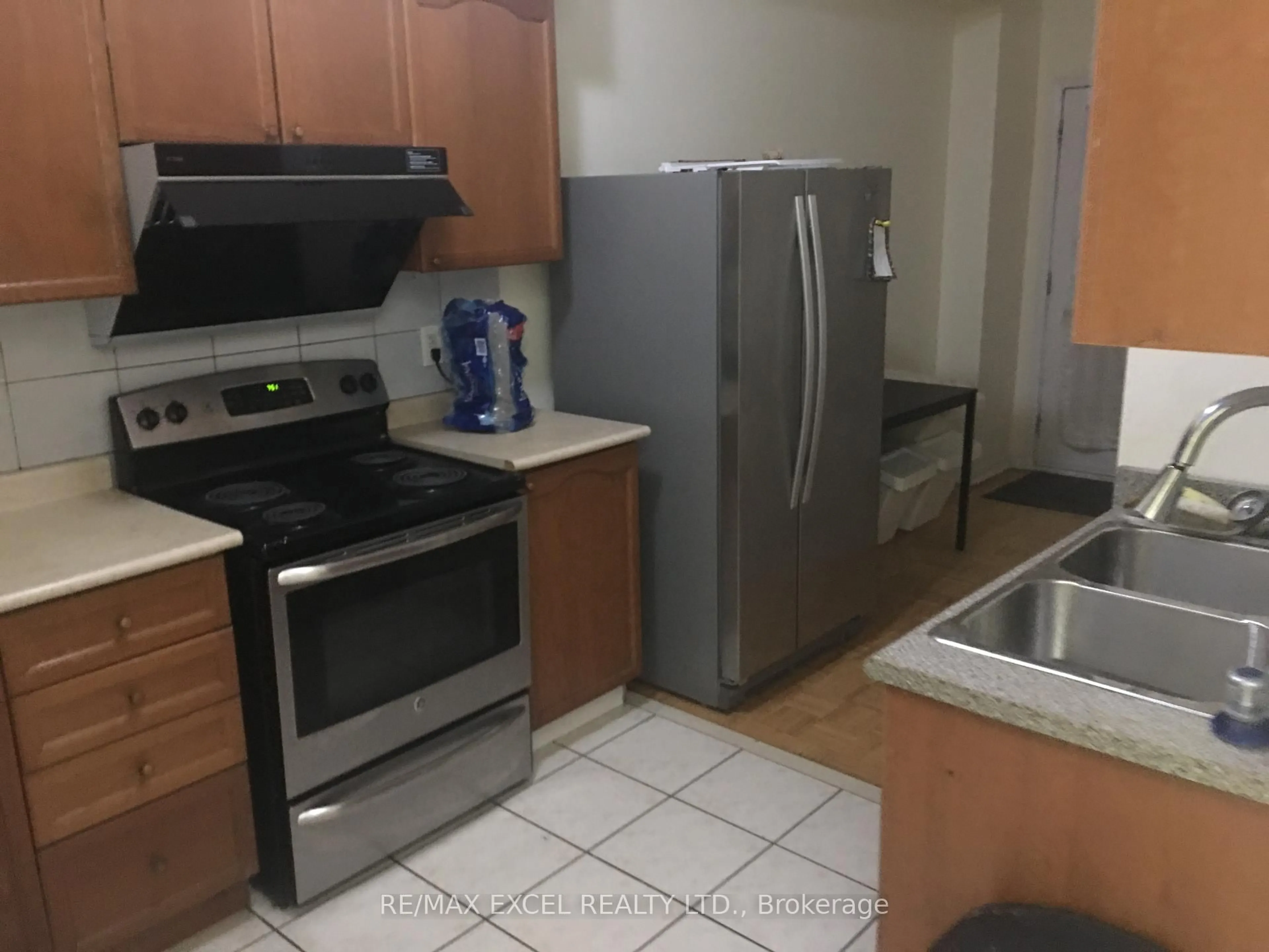 Standard kitchen, unknown for 16 Boake St, Toronto Ontario M3J 0B6