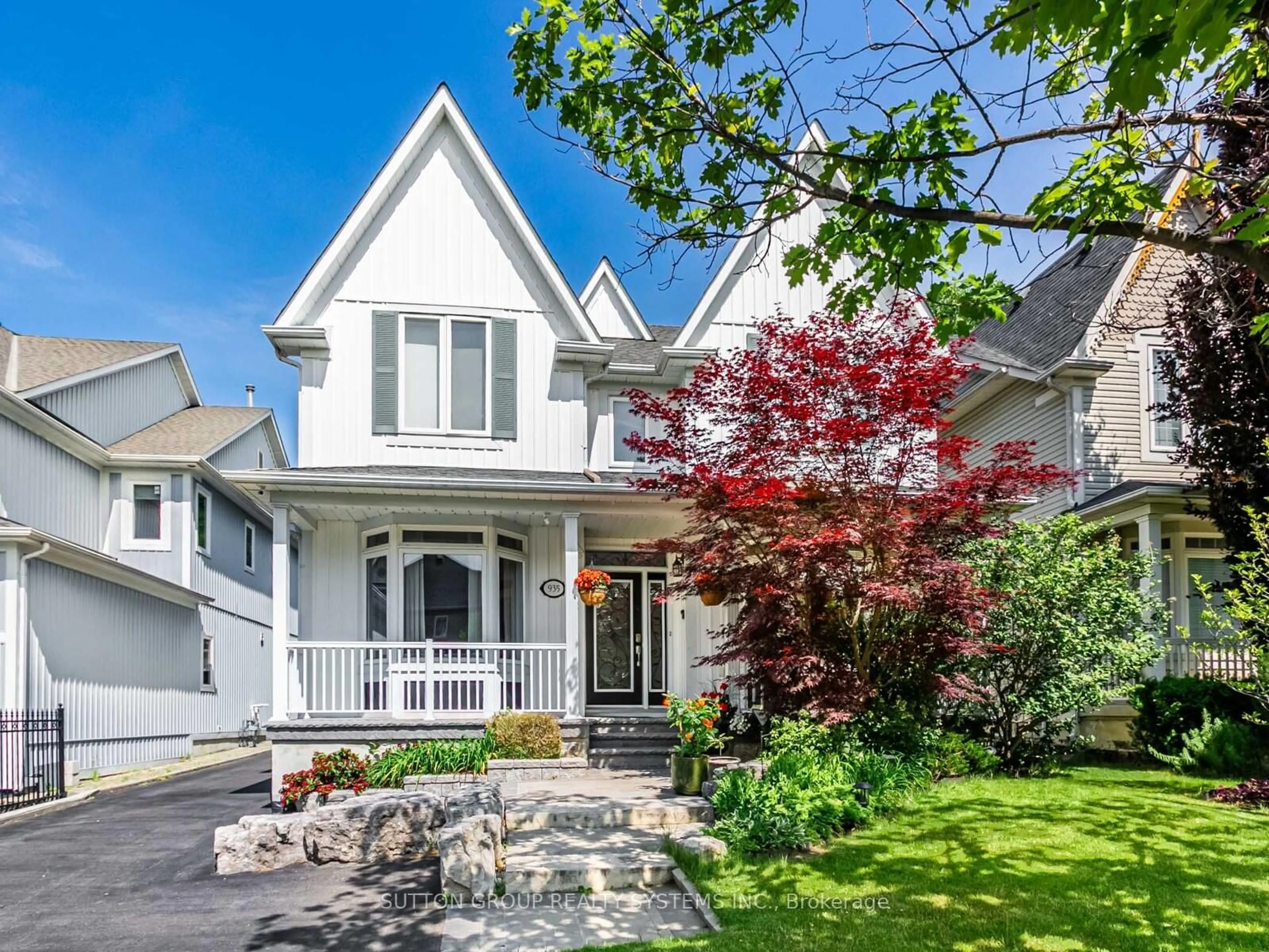 Home with vinyl exterior material, street for 935 Gaslight Way, Mississauga Ontario L5W 1A4