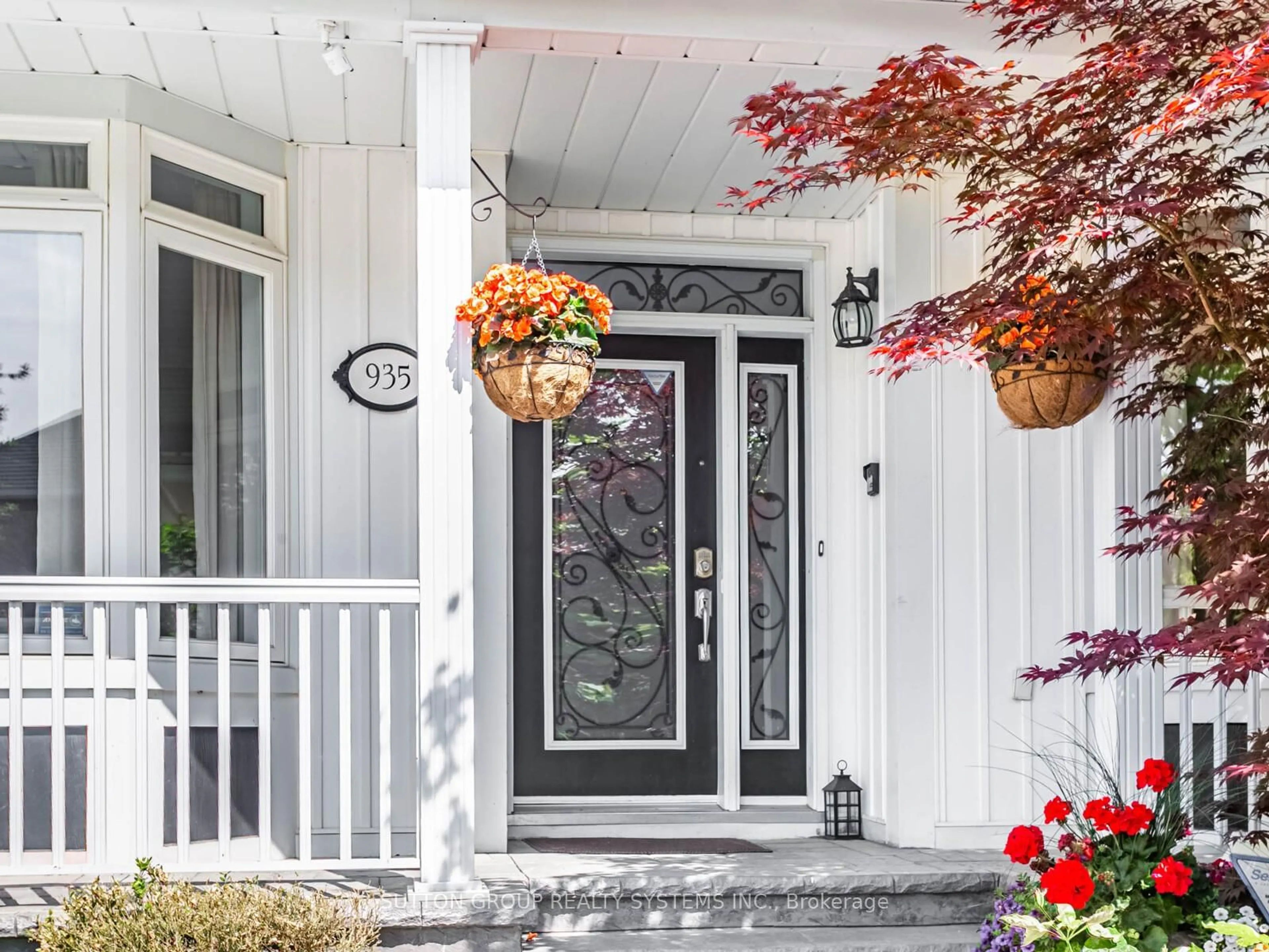 Indoor entryway for 935 Gaslight Way, Mississauga Ontario L5W 1A4