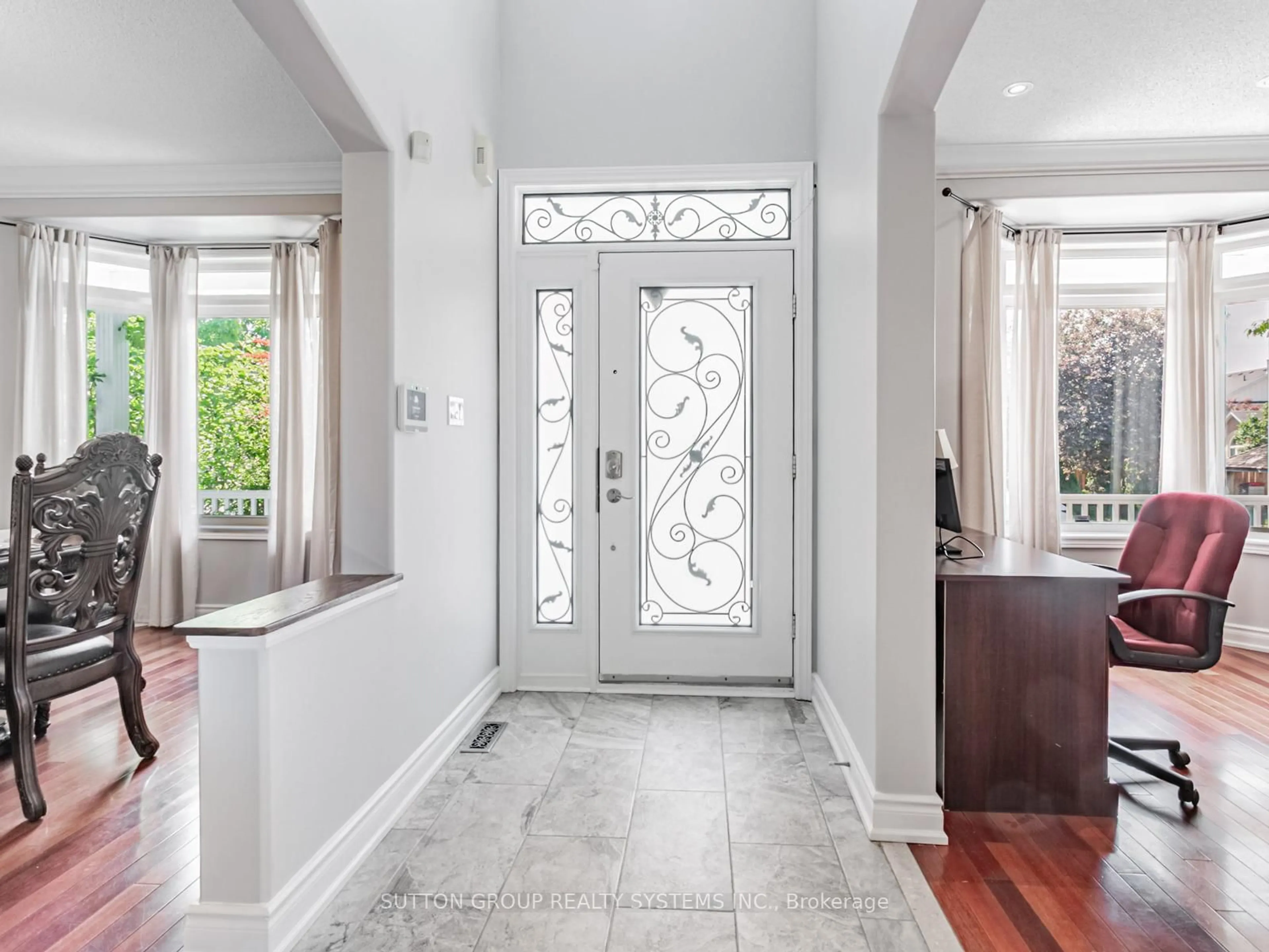 Indoor entryway for 935 Gaslight Way, Mississauga Ontario L5W 1A4