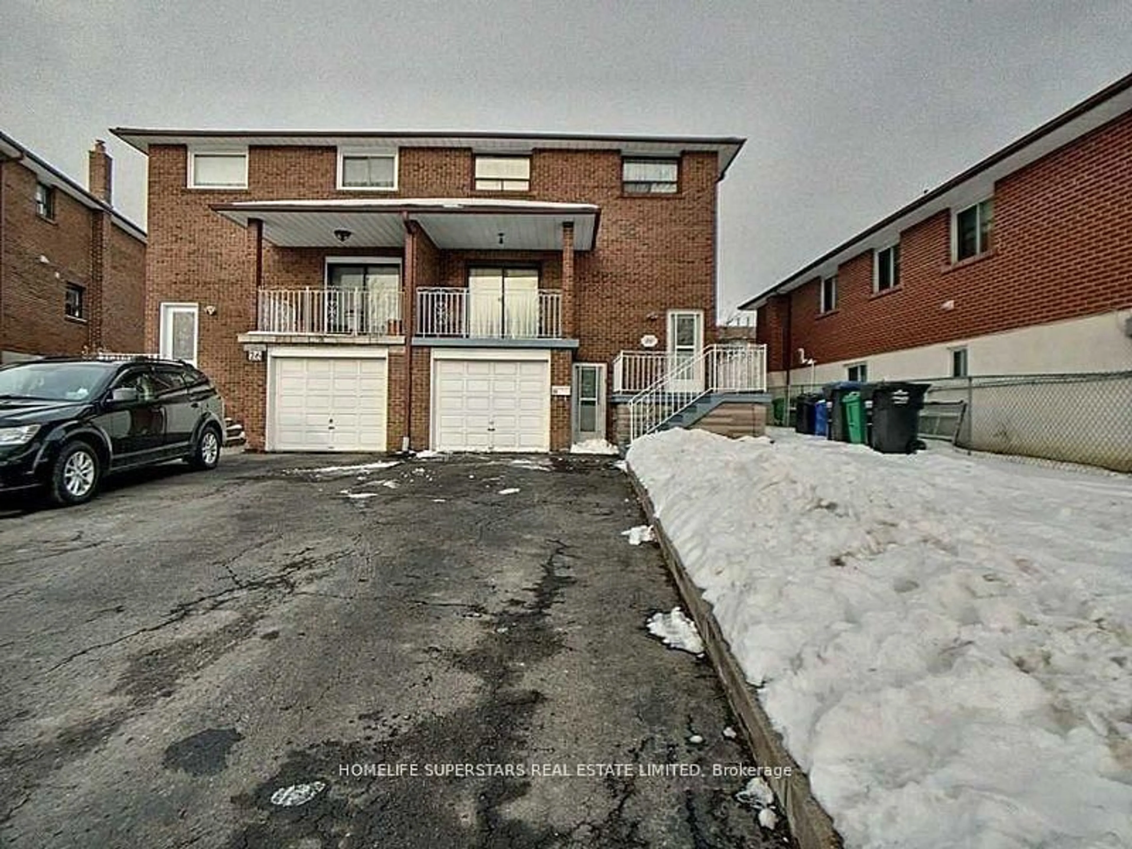 A pic from outside/outdoor area/front of a property/back of a property/a pic from drone, street for 28 Bramhall Crt, Brampton Ontario L6V 3L2