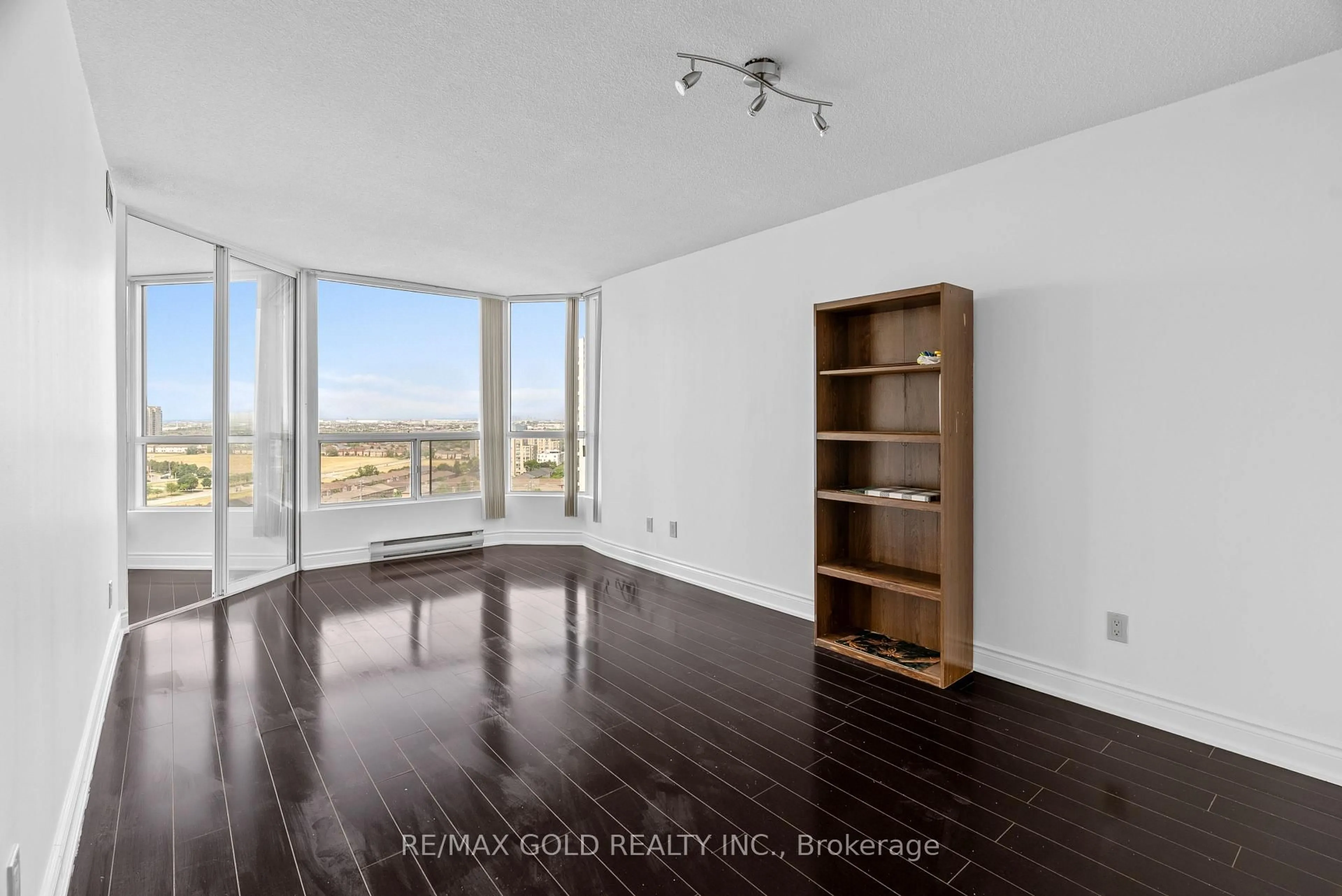A pic of a room for 4460 Tucana Crt #1812, Mississauga Ontario L5R 3K9