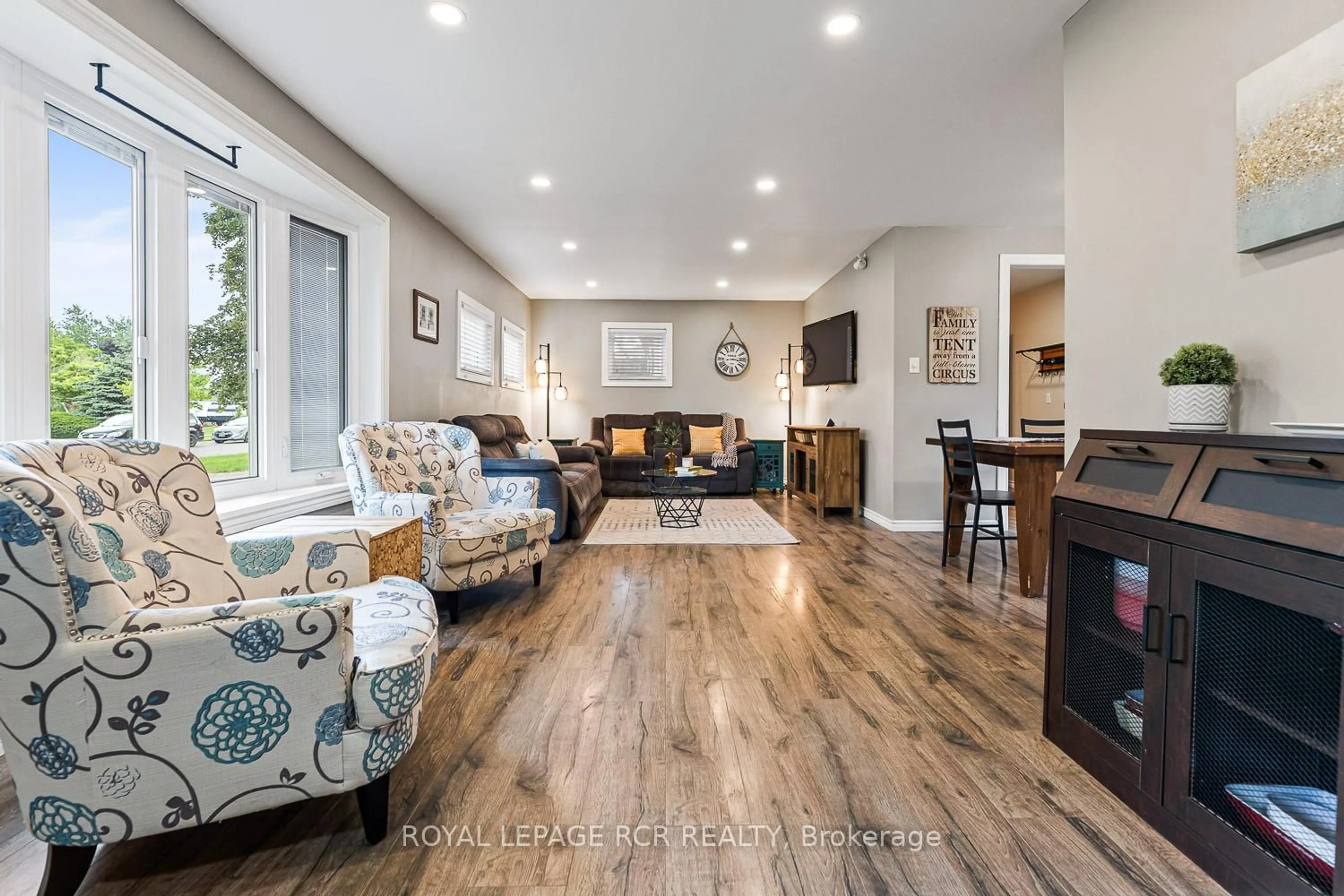 Living room with furniture, unknown for 27 Rustic Cres, Orangeville Ontario L9W 1T1