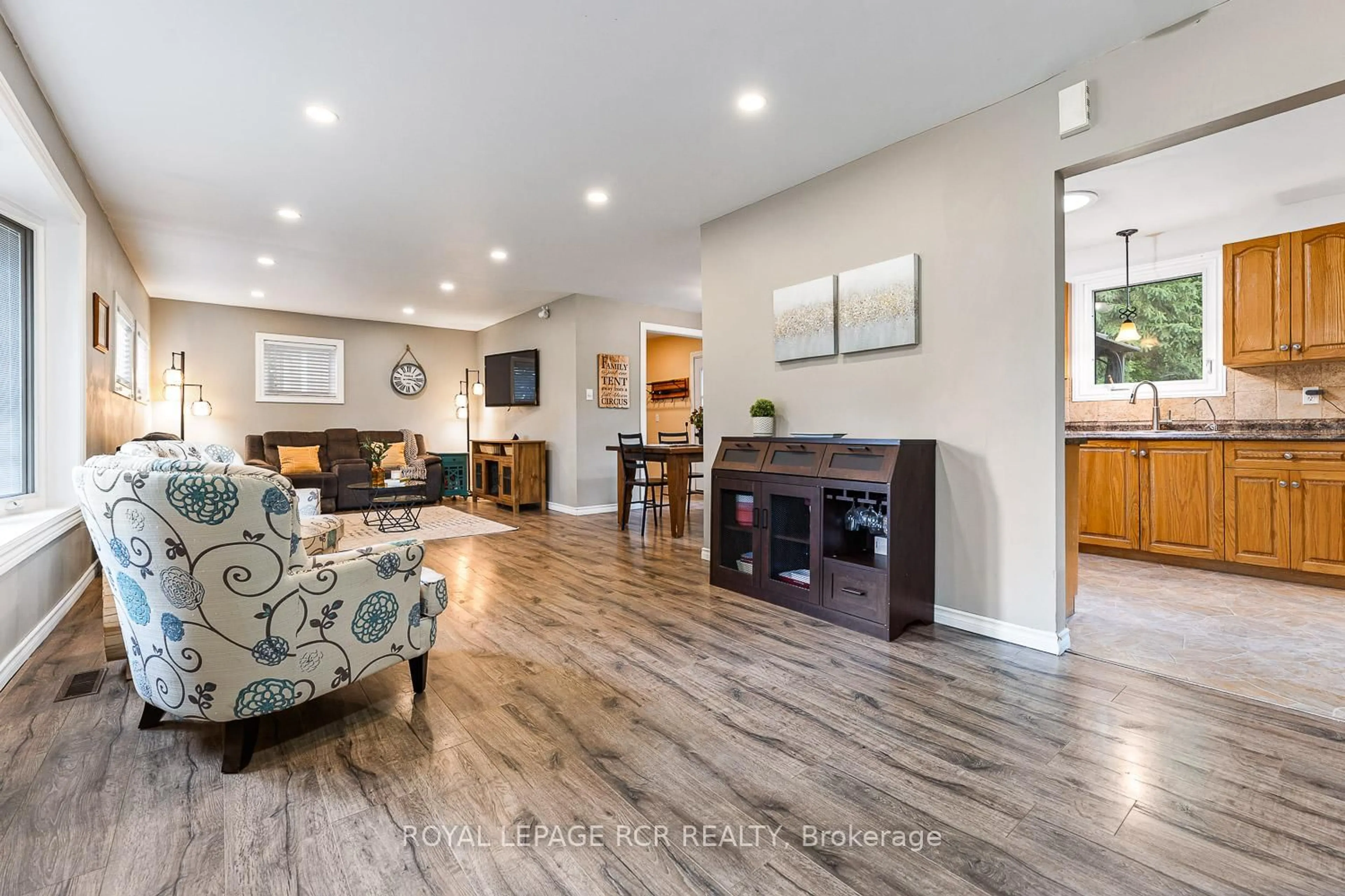 Living room with furniture, unknown for 27 Rustic Cres, Orangeville Ontario L9W 1T1