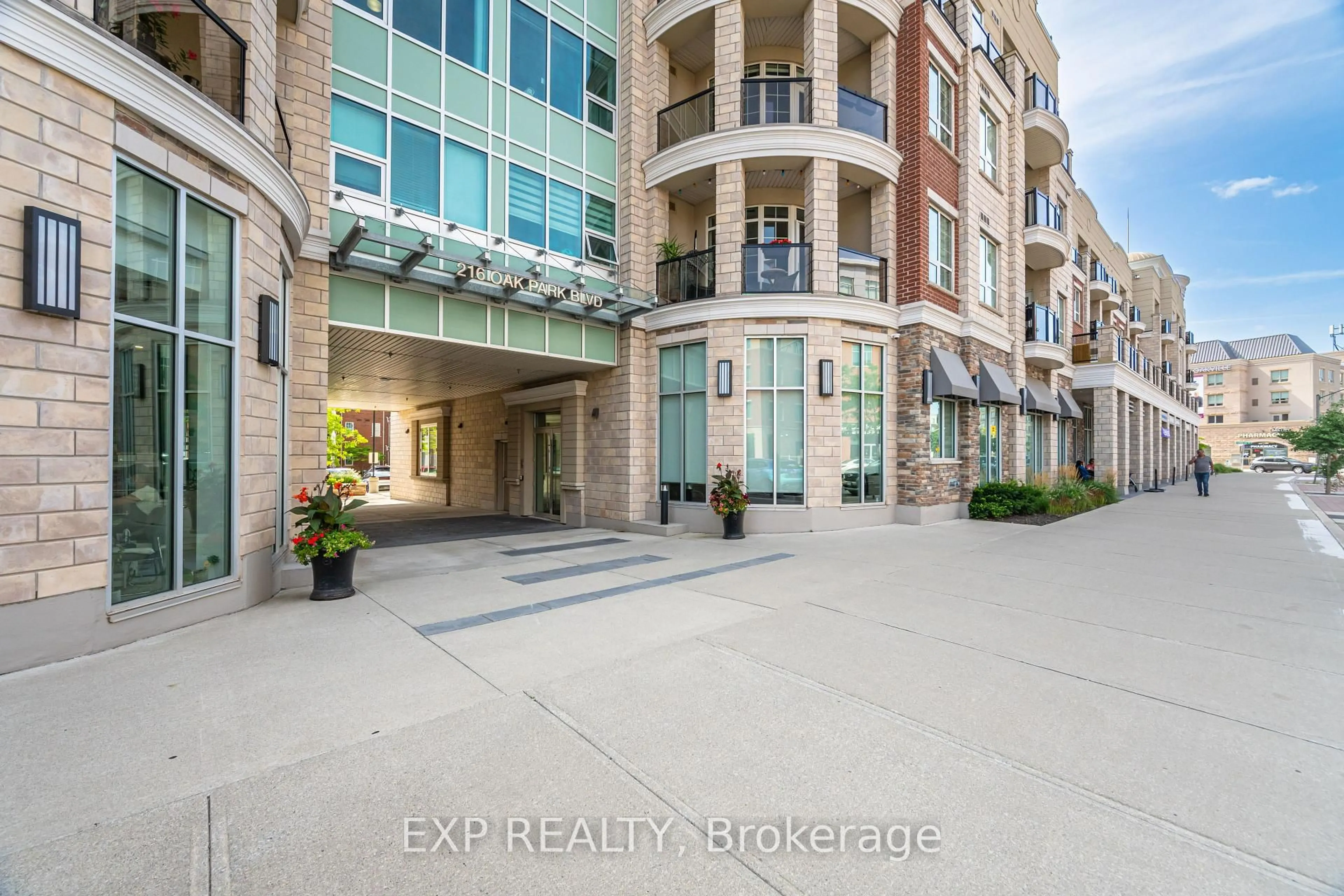 Indoor foyer for 216 Oak Park Blvd #226, Oakville Ontario L6H 7S8