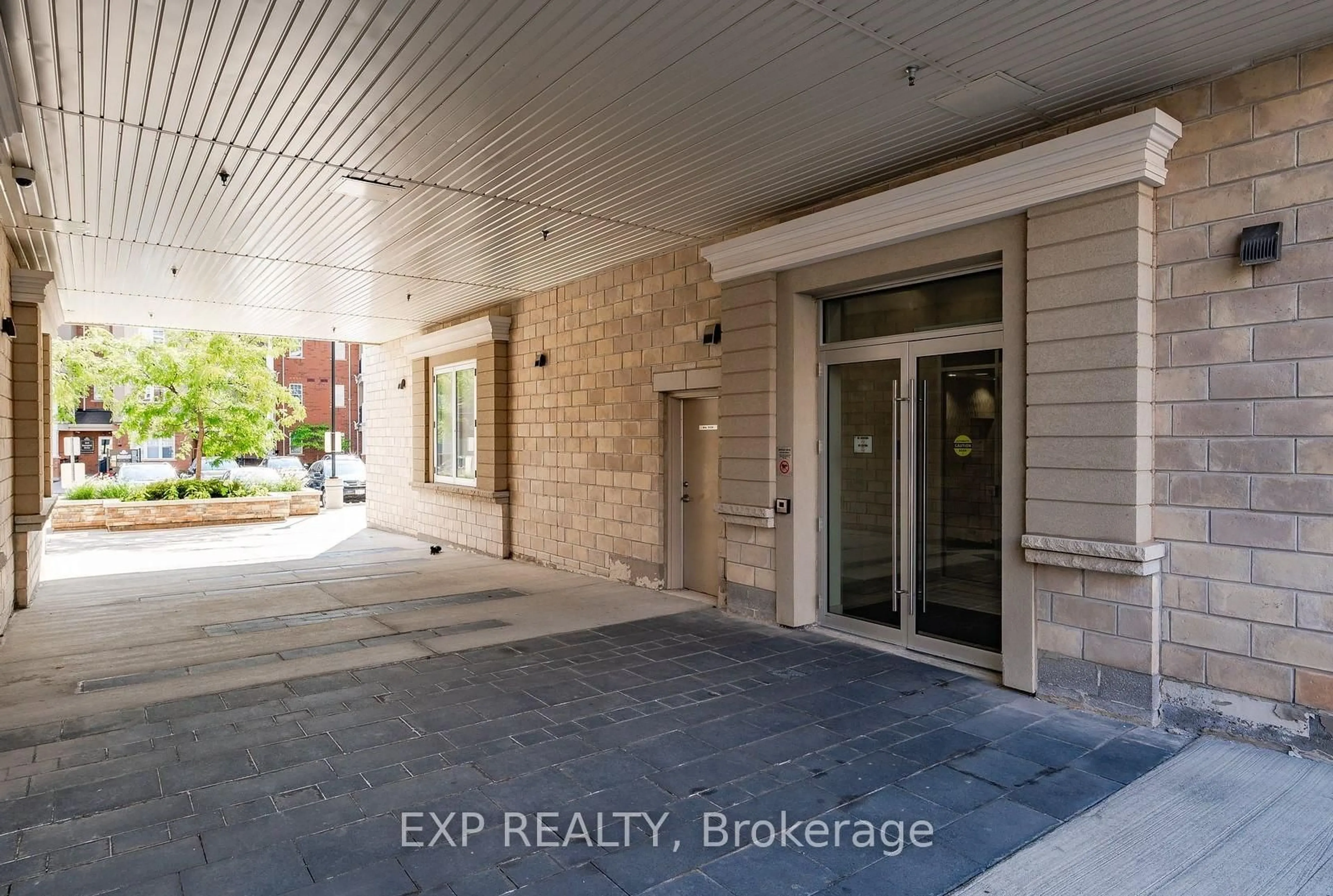Indoor entryway for 216 Oak Park Blvd #226, Oakville Ontario L6H 7S8