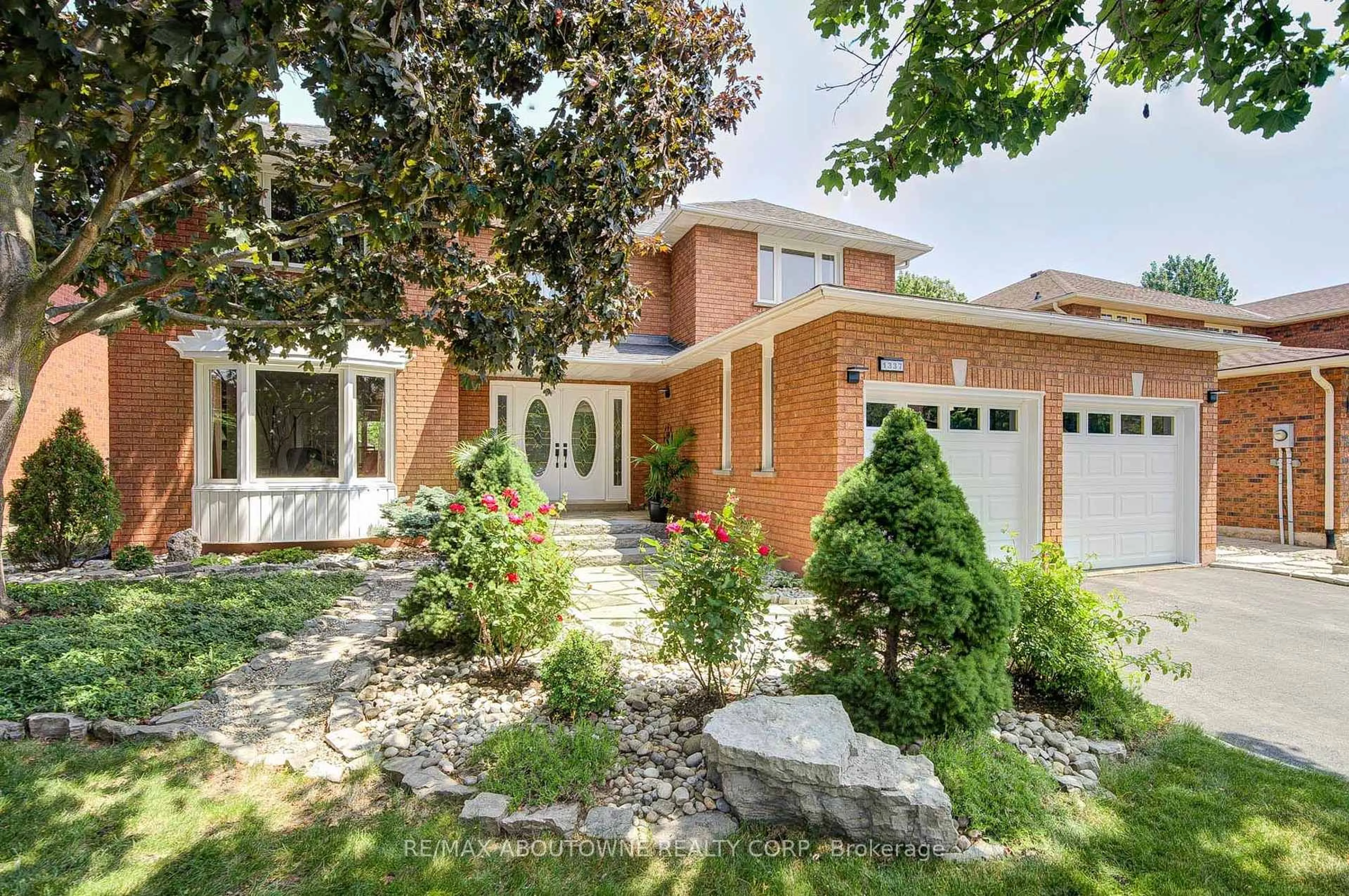 Home with brick exterior material, street for 1337 Peartree Circ, Oakville Ontario L6M 2J2