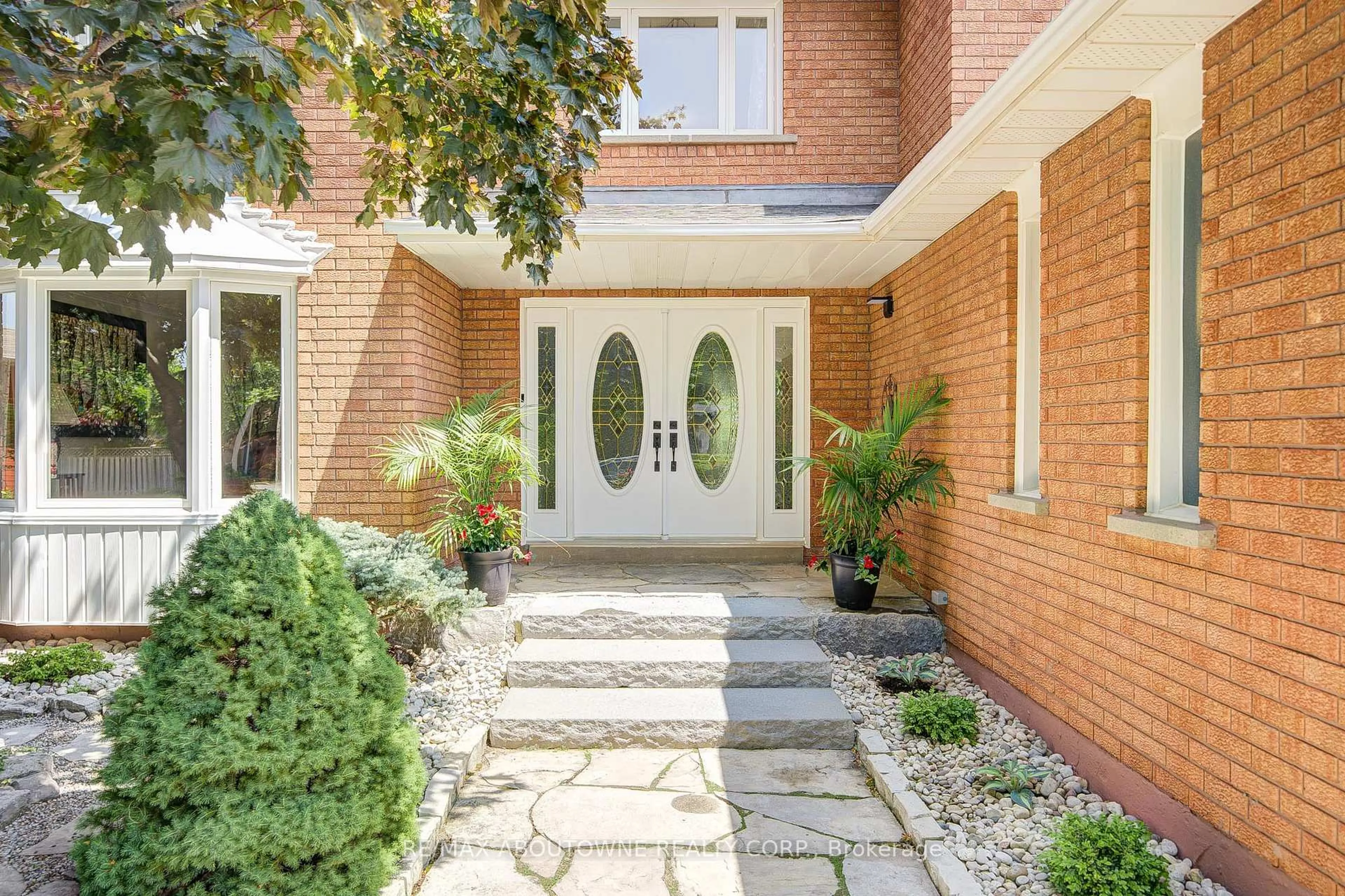 Home with brick exterior material, street for 1337 Peartree Circ, Oakville Ontario L6M 2J2