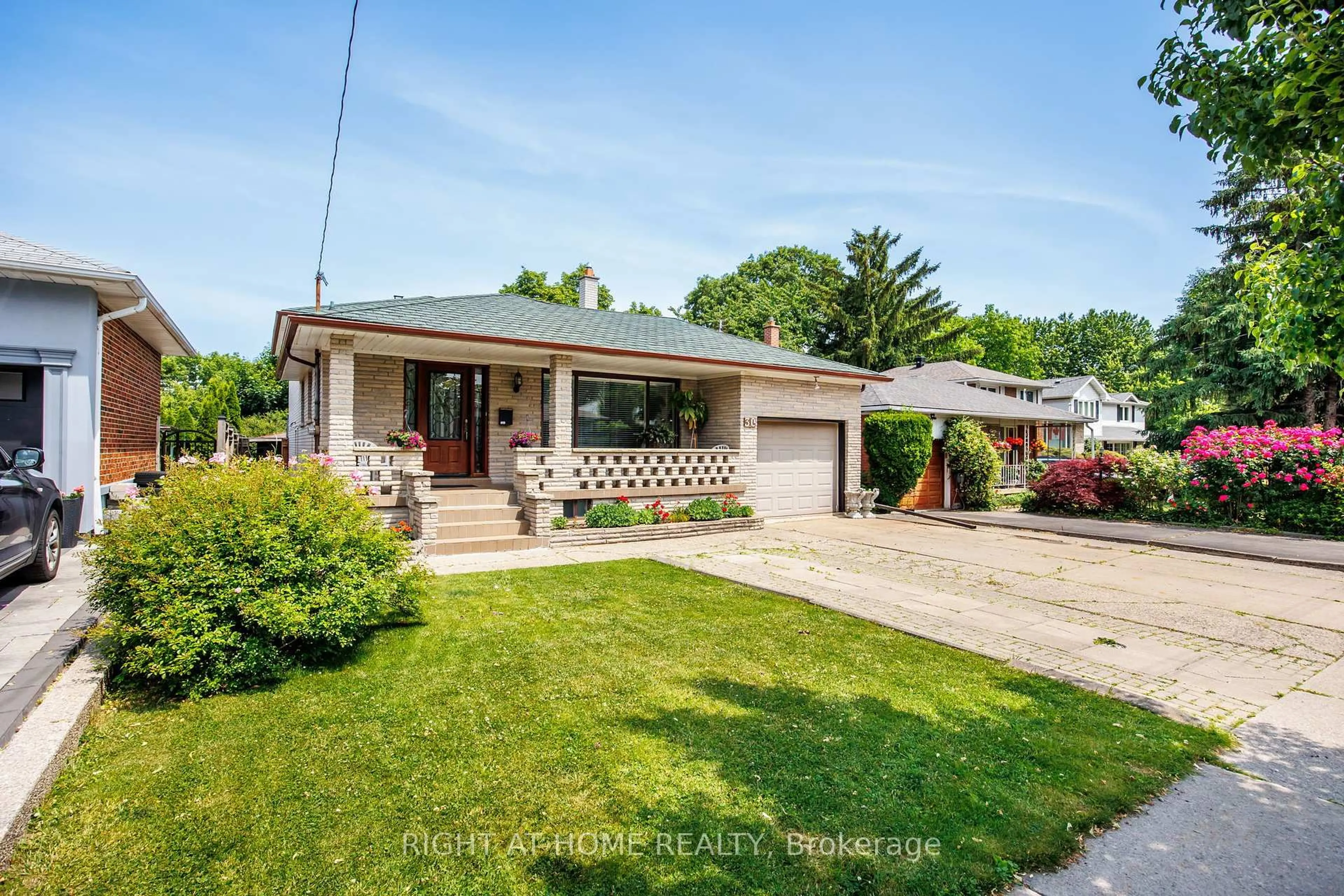 A pic from outside/outdoor area/front of a property/back of a property/a pic from drone, street for 30 Hawthorne Rd, Toronto Ontario M9R 1P3