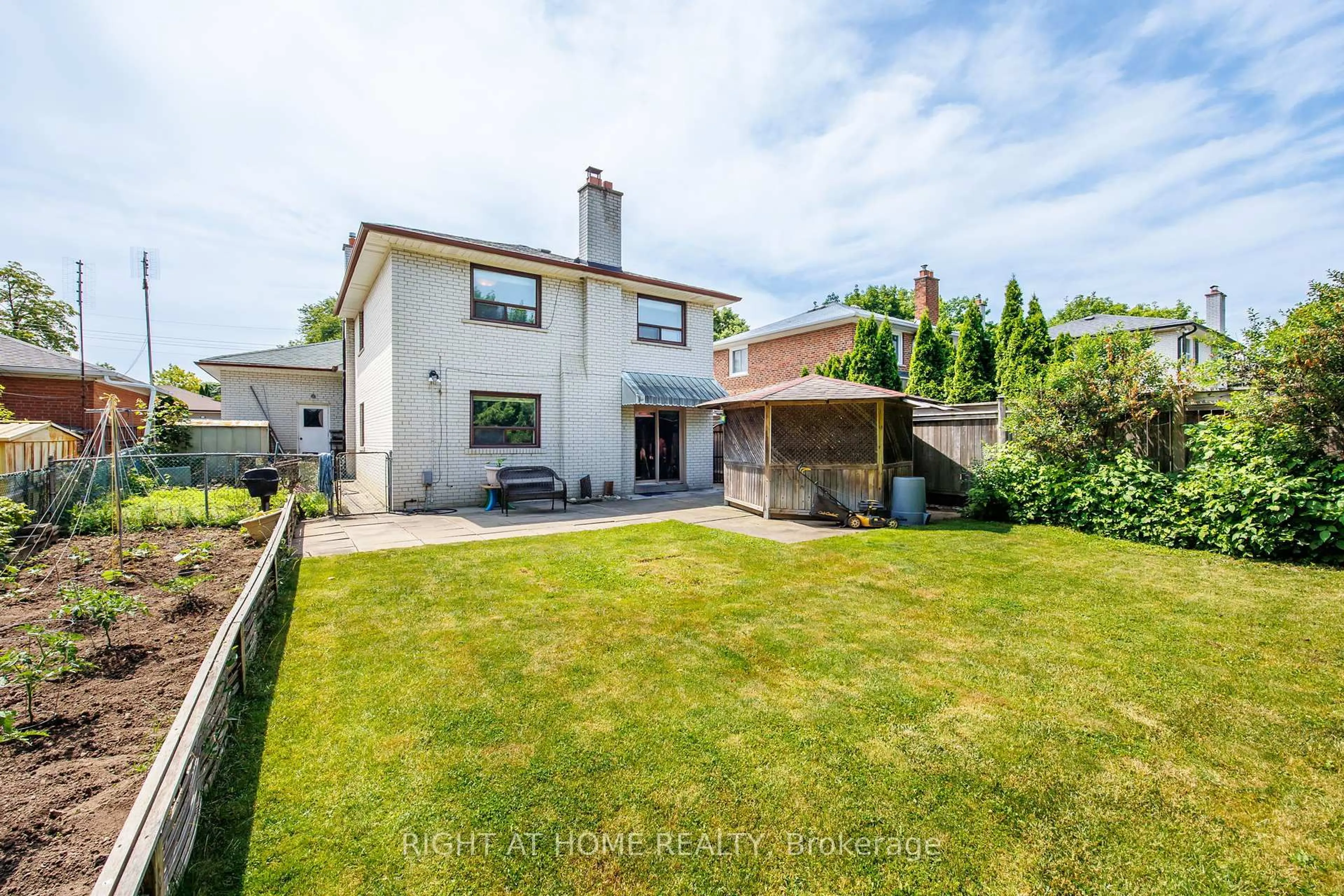 A pic from outside/outdoor area/front of a property/back of a property/a pic from drone, street for 30 Hawthorne Rd, Toronto Ontario M9R 1P3