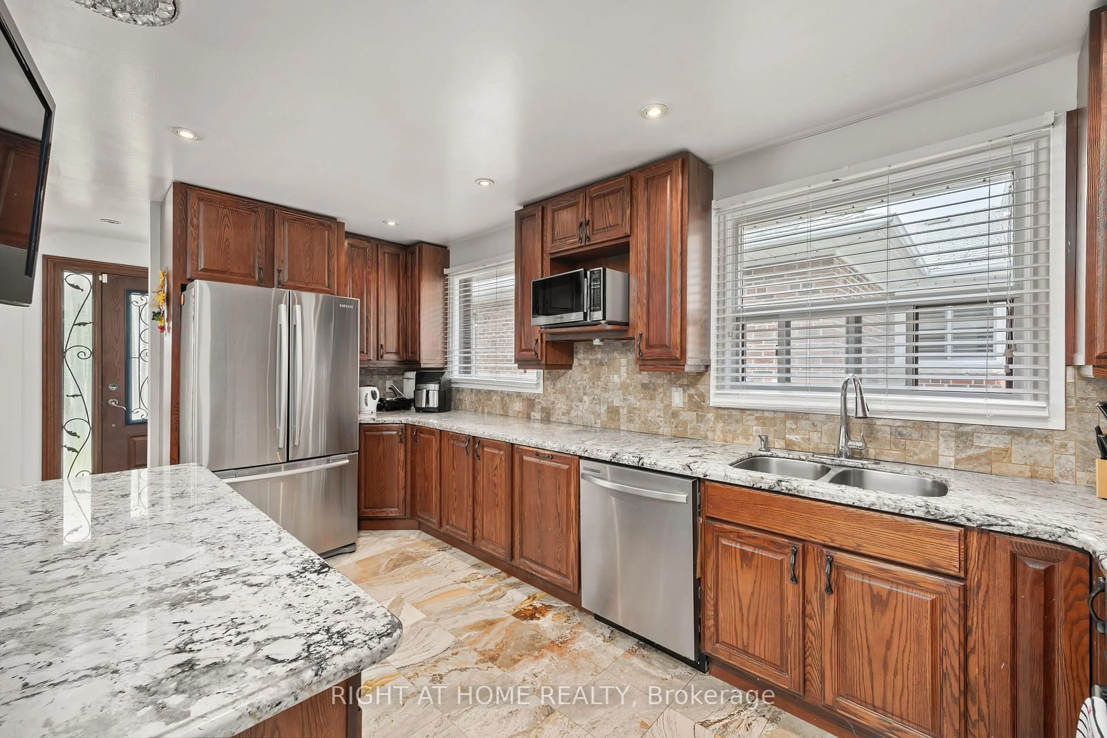Open concept kitchen, ceramic/tile floor for 30 Hawthorne Rd, Toronto Ontario M9R 1P3