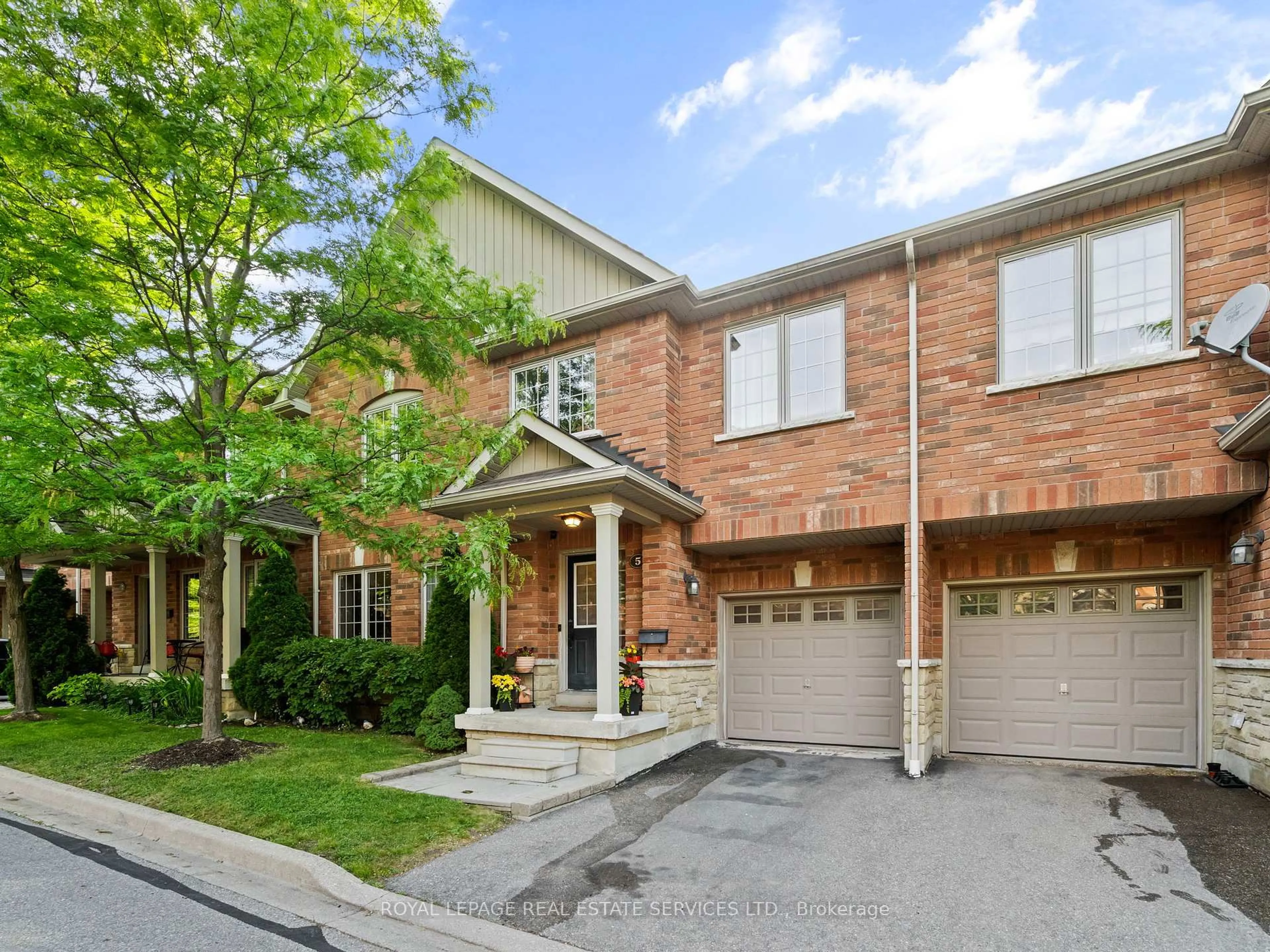 Home with brick exterior material, street for 3040 Fifth Line #5, Mississauga Ontario L5L 0A4
