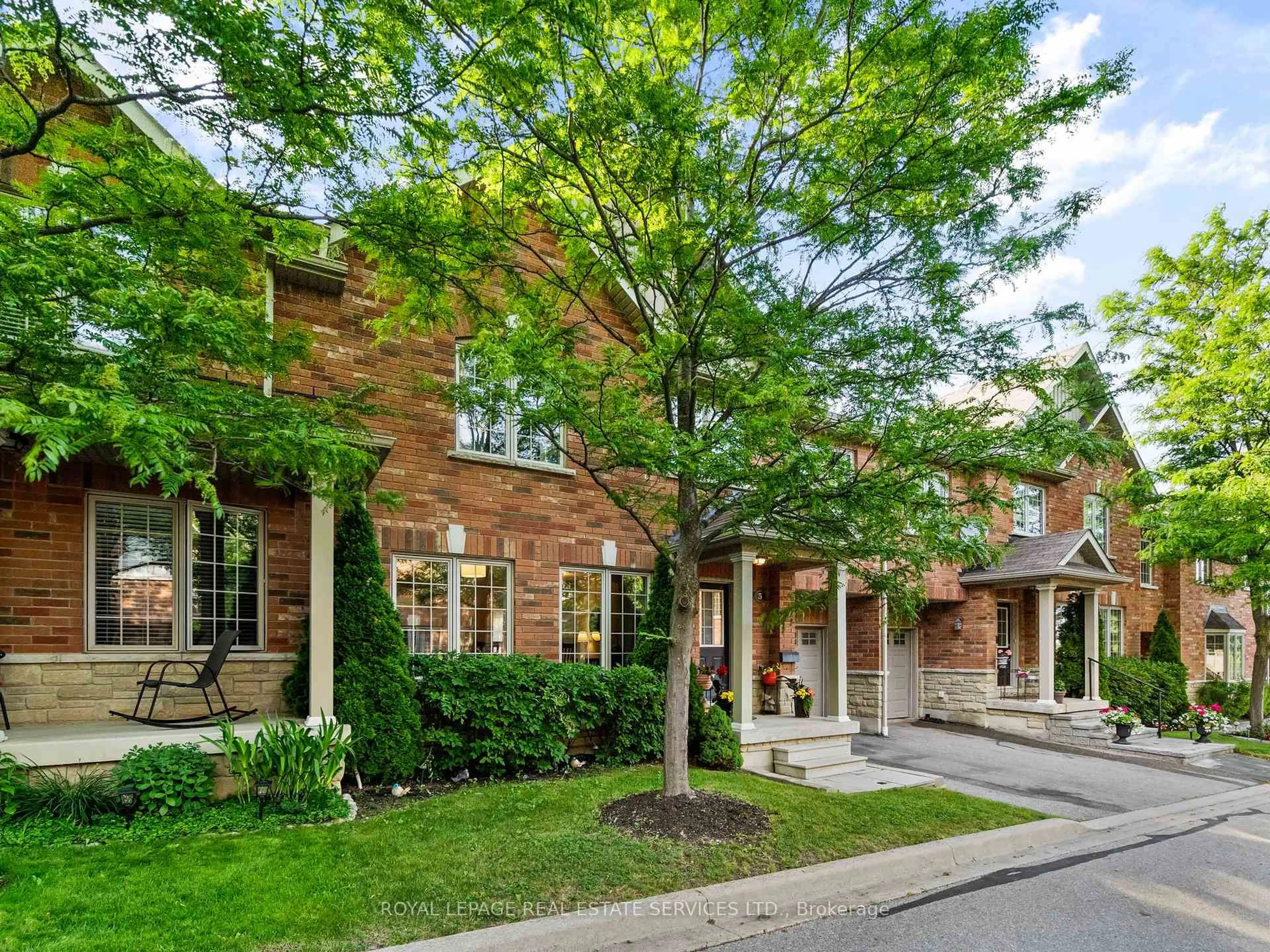 Home with brick exterior material, street for 3040 Fifth Line #5, Mississauga Ontario L5L 0A4